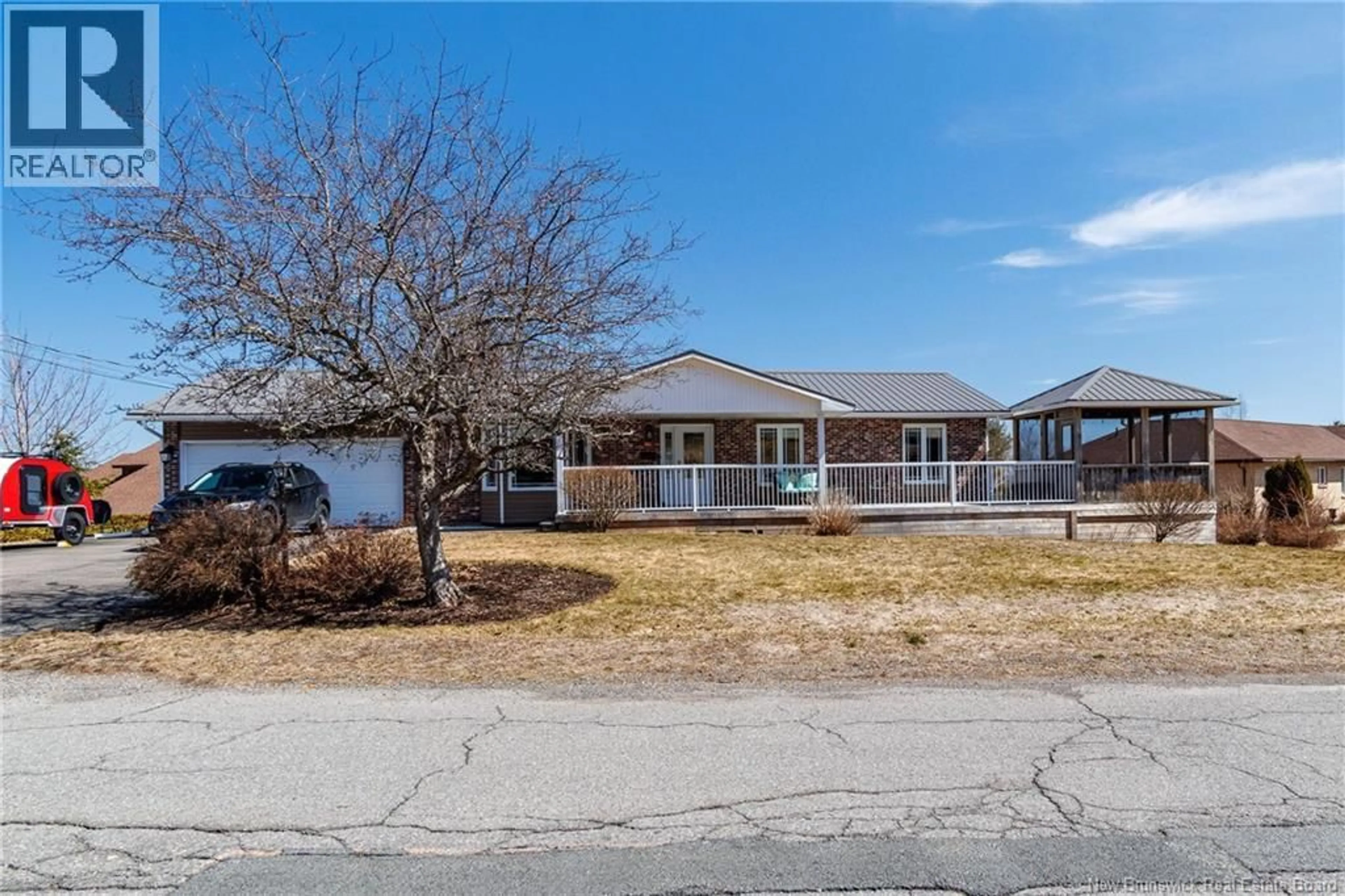 A pic from outside/outdoor area/front of a property/back of a property/a pic from drone, street for 39 MORNING SIDE CRESCENT, Grand Bay-Westfield New Brunswick E5K1X8