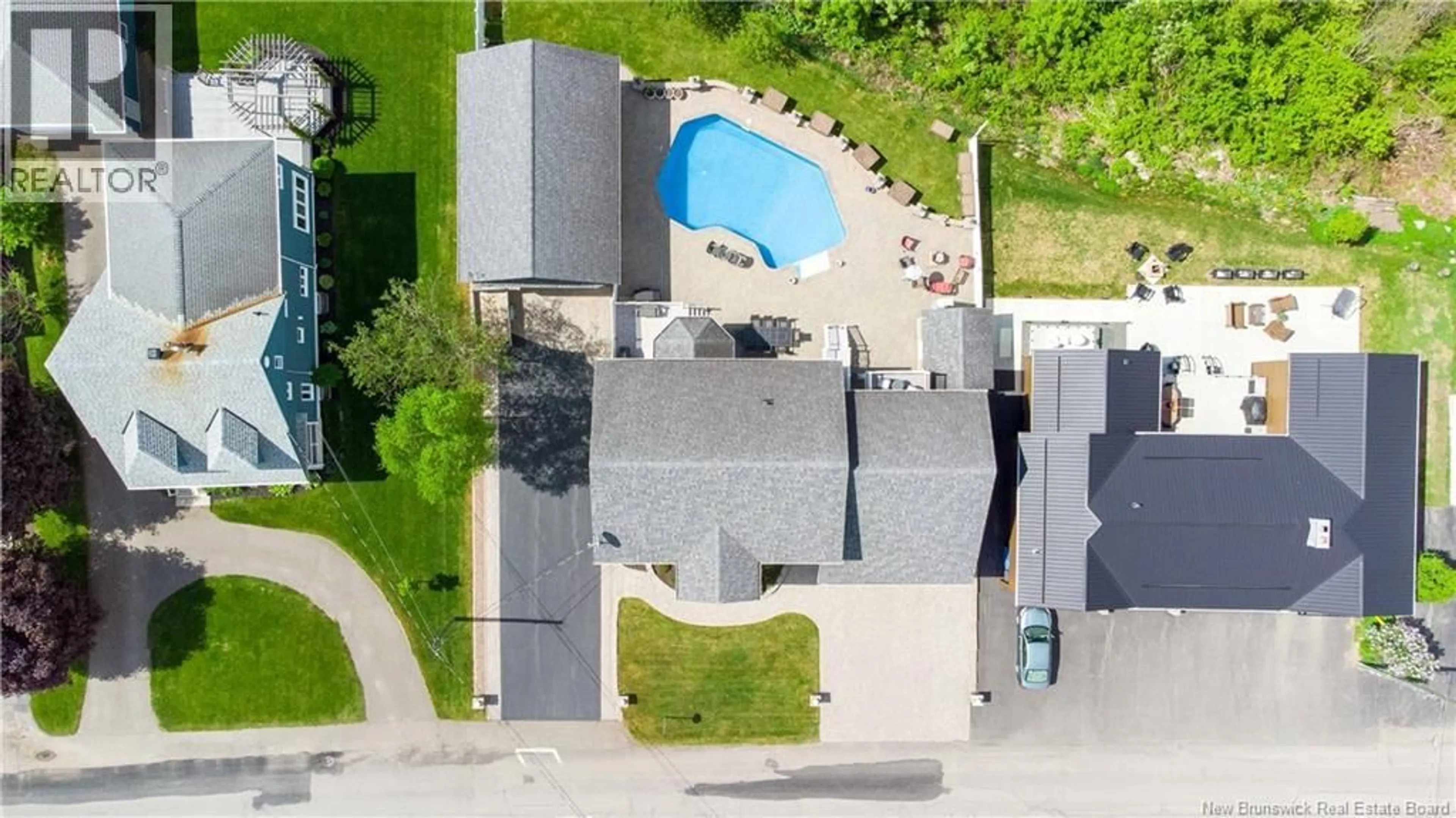 A pic from outside/outdoor area/front of a property/back of a property/a pic from drone, street for 380 FRONT STREET, Grand Falls New Brunswick E3Z2S6
