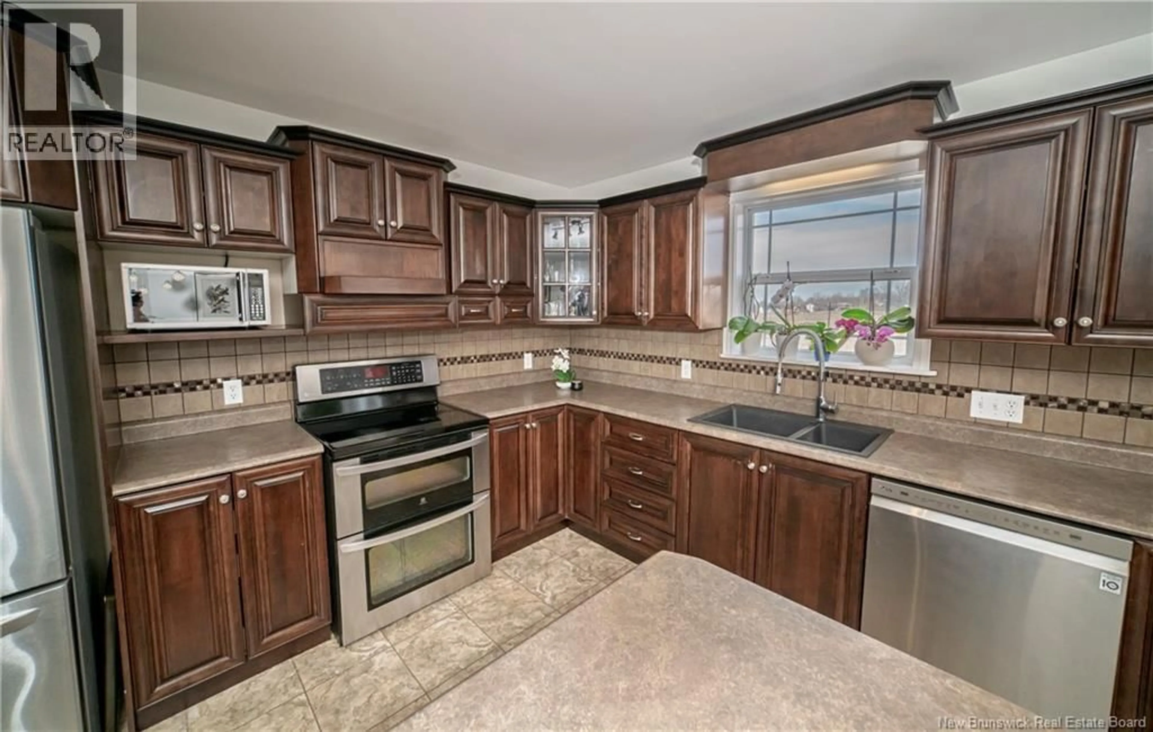 Standard kitchen, ceramic/tile floor for 27 HALLIHAN DRIVE, Oromocto New Brunswick E2V0C2