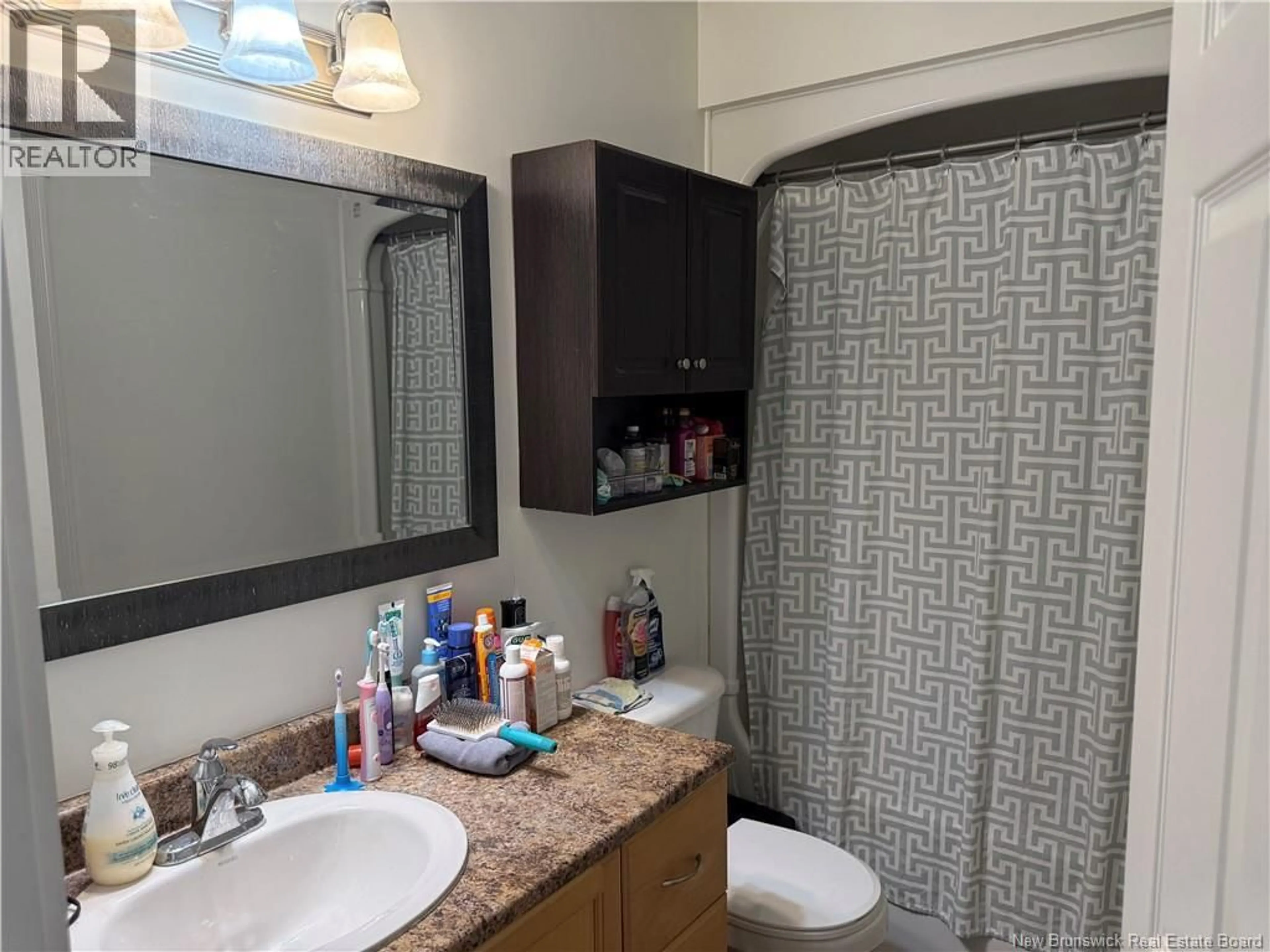 Standard bathroom, unknown for 333 TWIN OAKS, Moncton New Brunswick E1G4W7