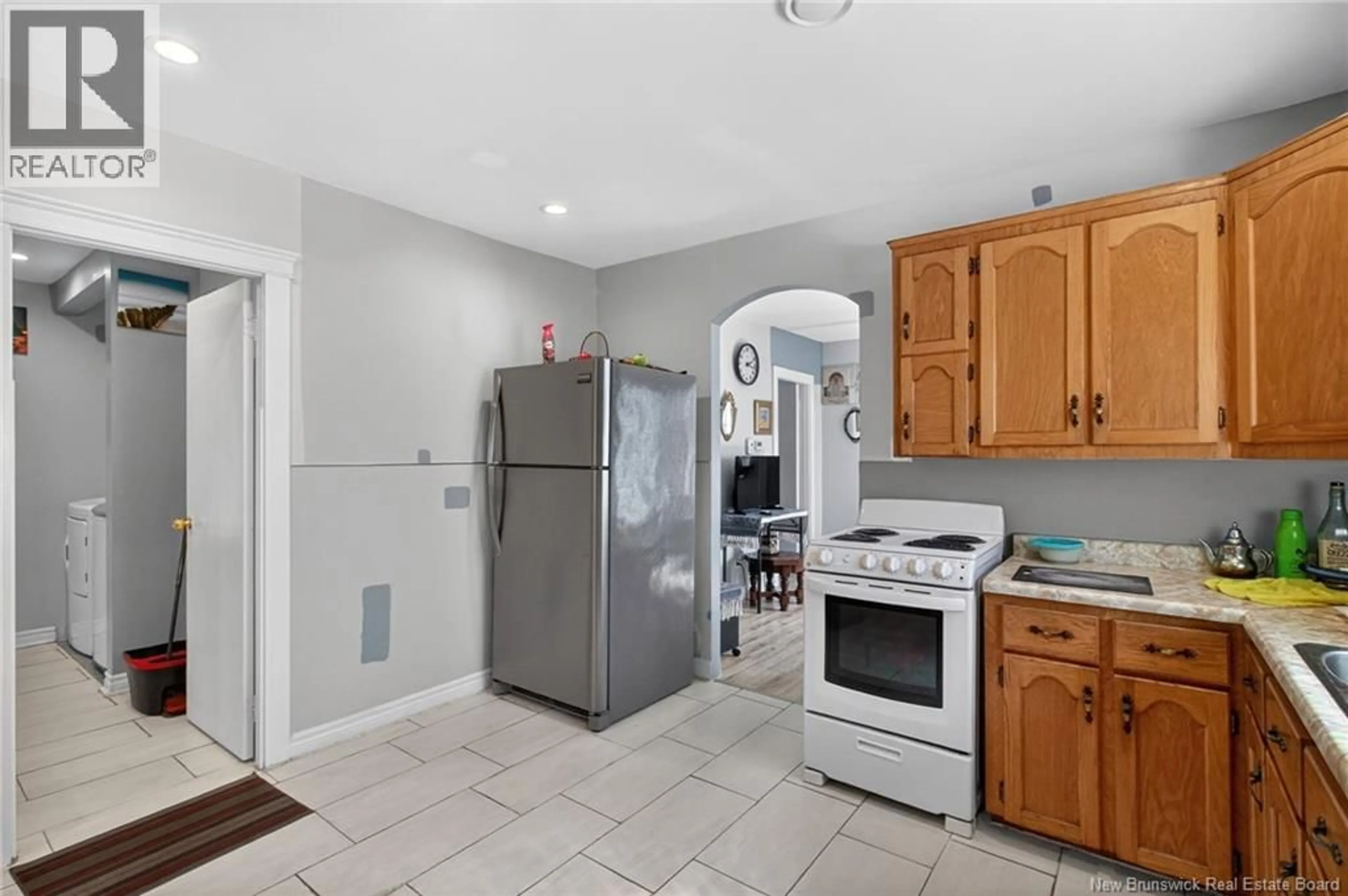 Standard kitchen, ceramic/tile floor for 18 STAFFORD STREET, Moncton New Brunswick E1C4R4