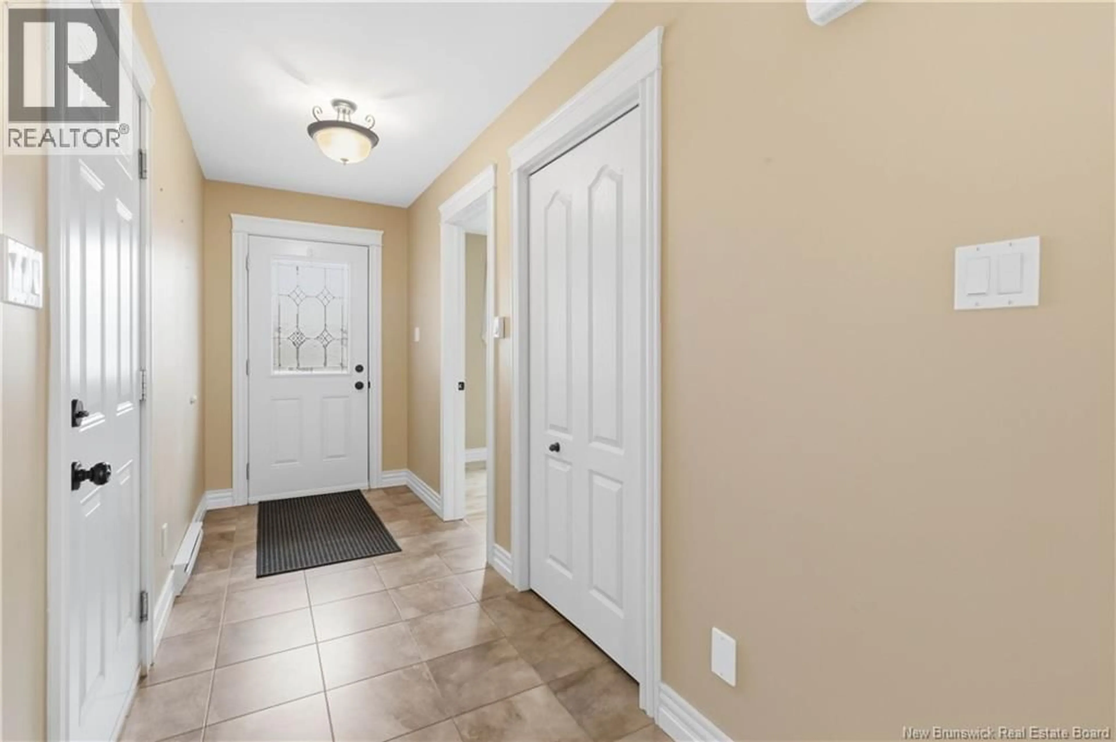 Indoor entryway for 180 OAK RIDGE DRIVE, Moncton New Brunswick E1G0M5
