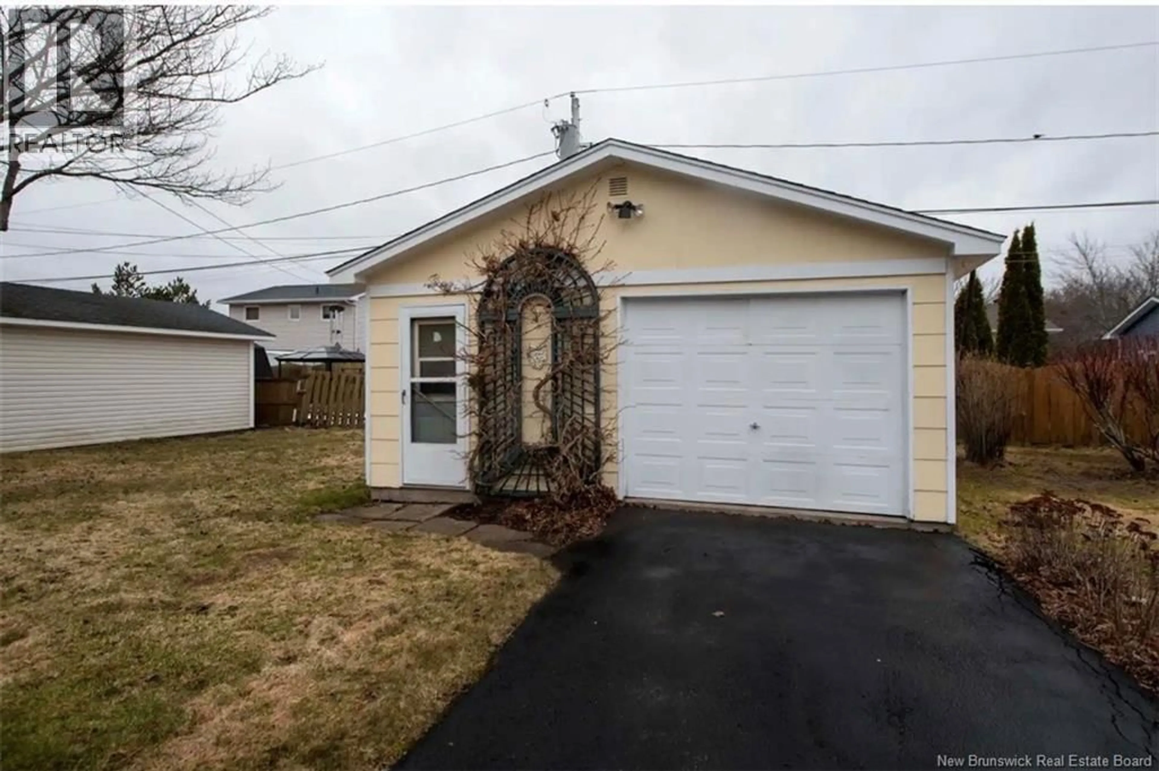 Indoor garage for 160 SNOW AVENUE, Moncton New Brunswick E1C8B4