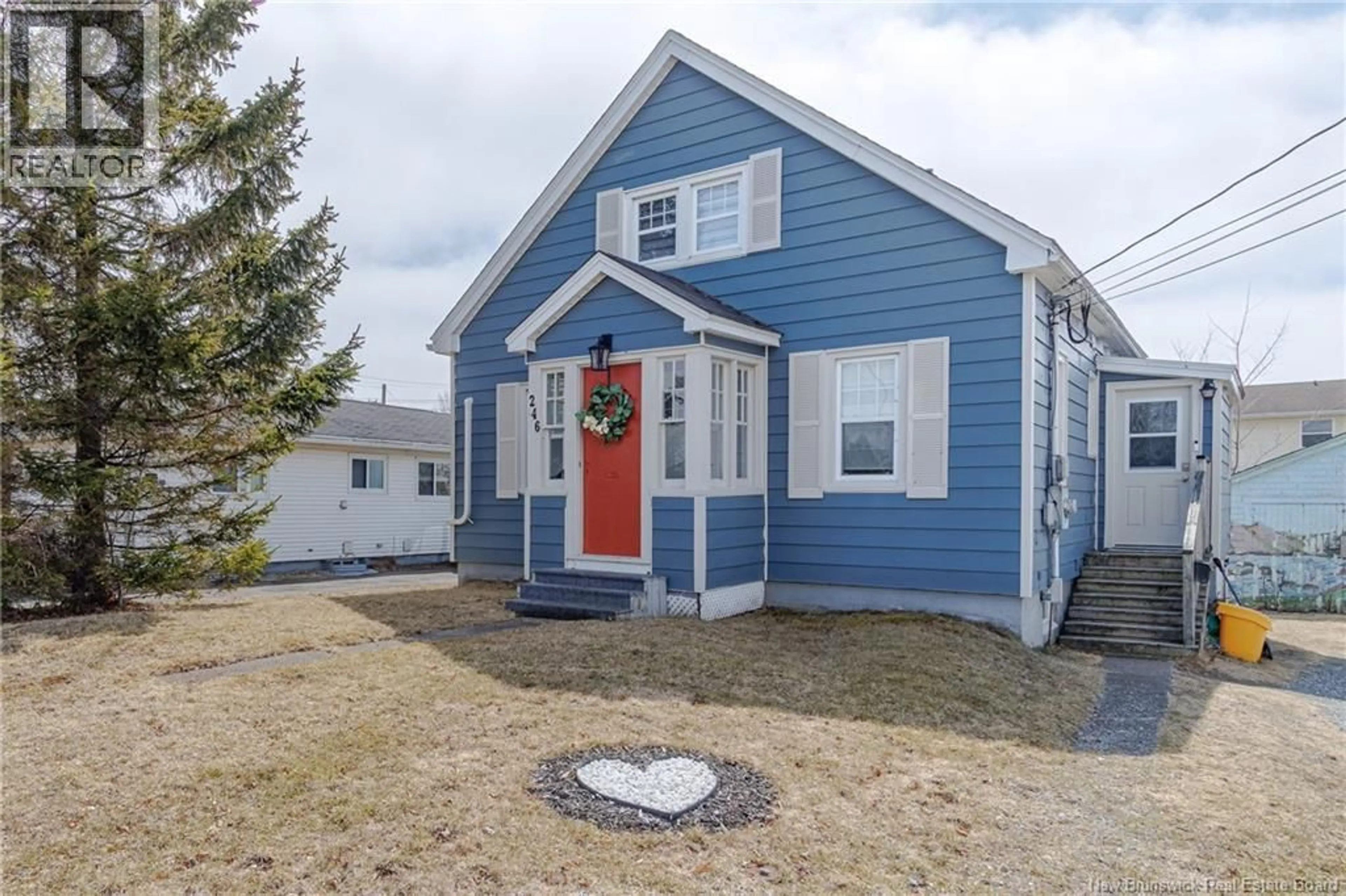 Home with vinyl exterior material, street for 246 SIMMS COURT, Saint John New Brunswick E2M3L4