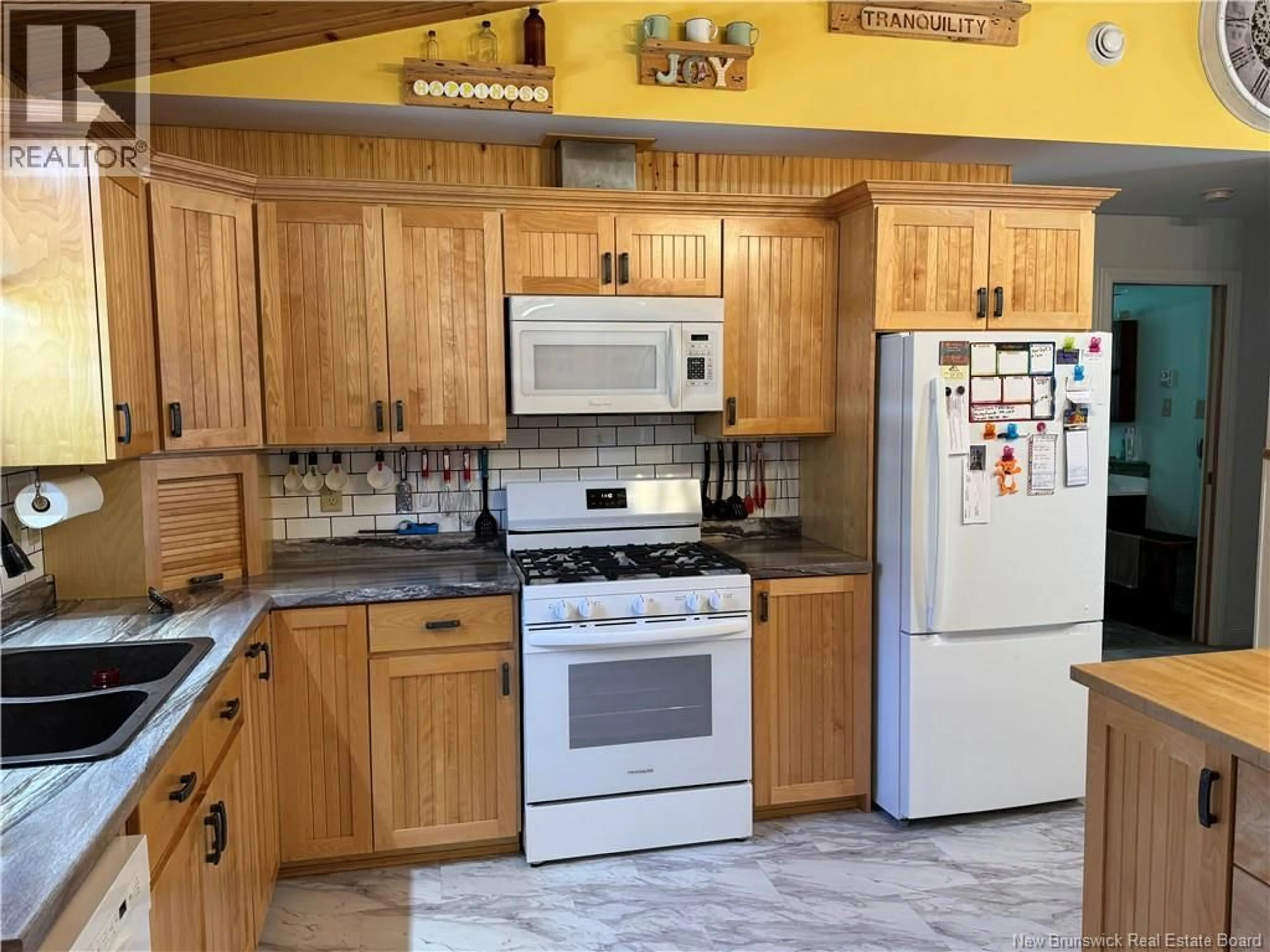 Standard kitchen, ceramic/tile floor for 11 BURT CLIFF RD, Juniper New Brunswick E7L1J1
