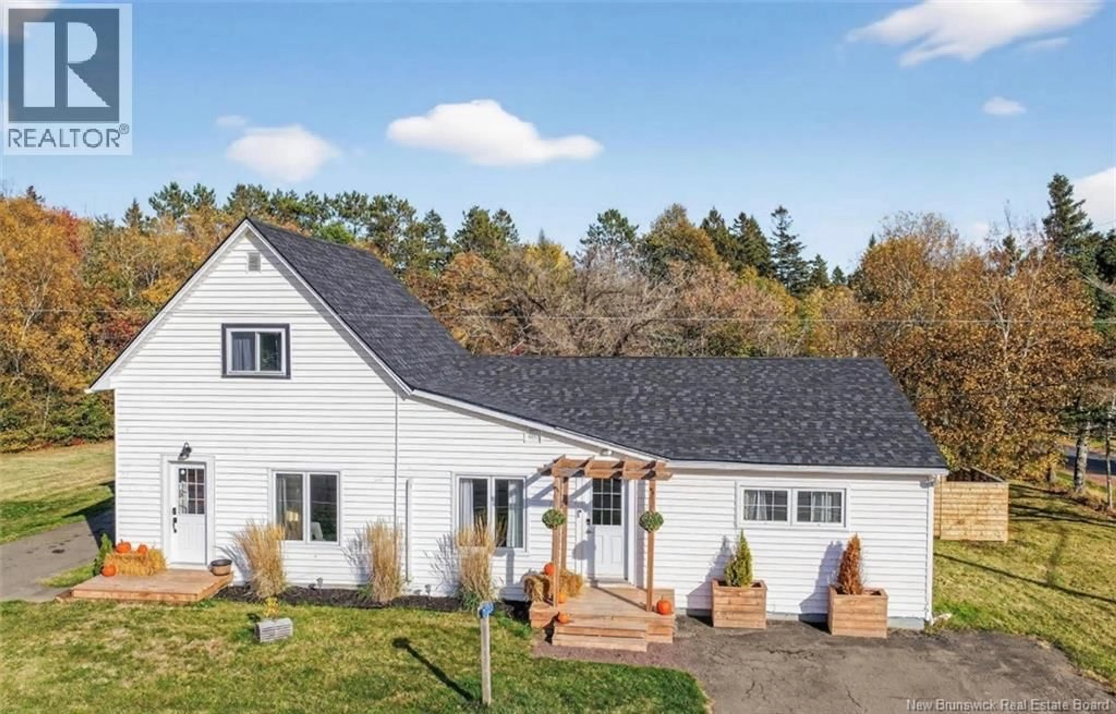 Home with vinyl exterior material, unknown for 3722-3724 134 ROUTE, Shediac Bridge New Brunswick E4R1T1