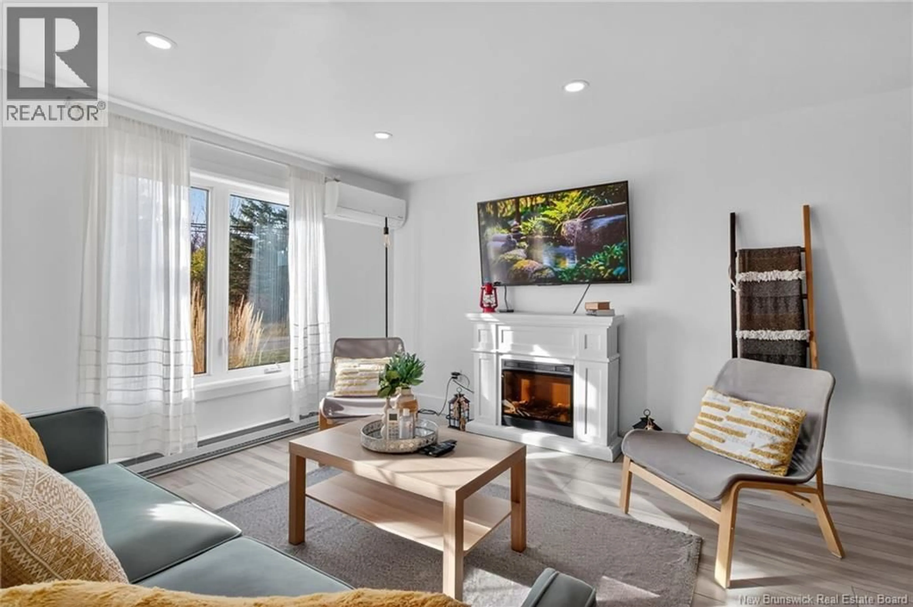 Living room with furniture, unknown for 3722-3724 134 ROUTE, Shediac Bridge New Brunswick E4R1T1