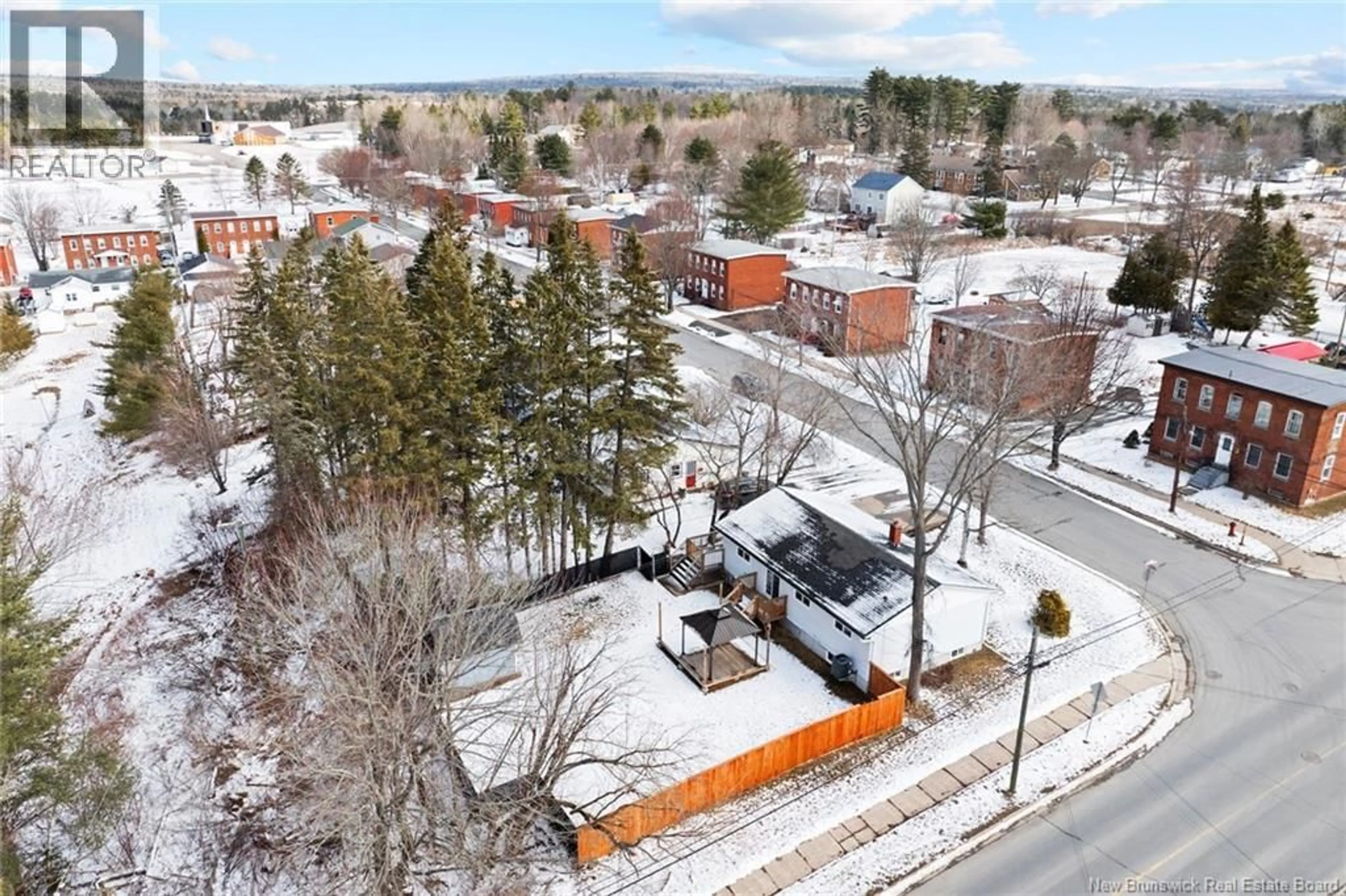 A pic from outside/outdoor area/front of a property/back of a property/a pic from drone, street for 3 DOWNING STREET, Fredericton New Brunswick E3A4M7