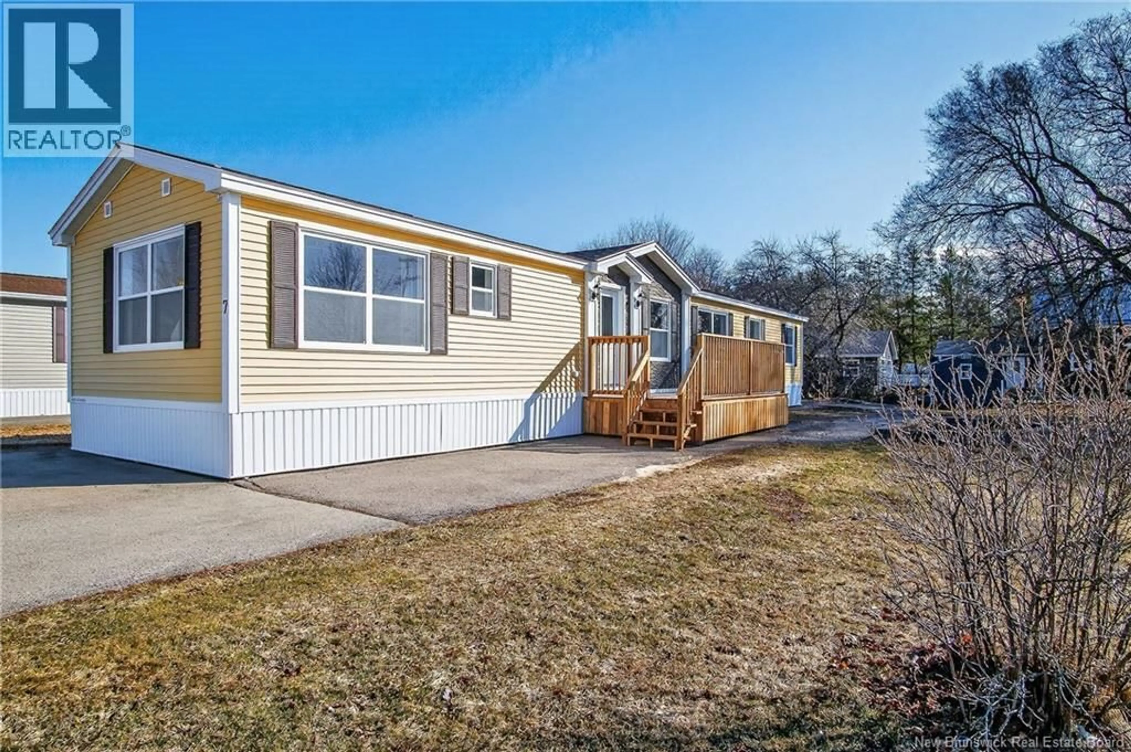 Home with vinyl exterior material, street for 7 PARK AVENUE, Sussex Corner New Brunswick E4E0B3