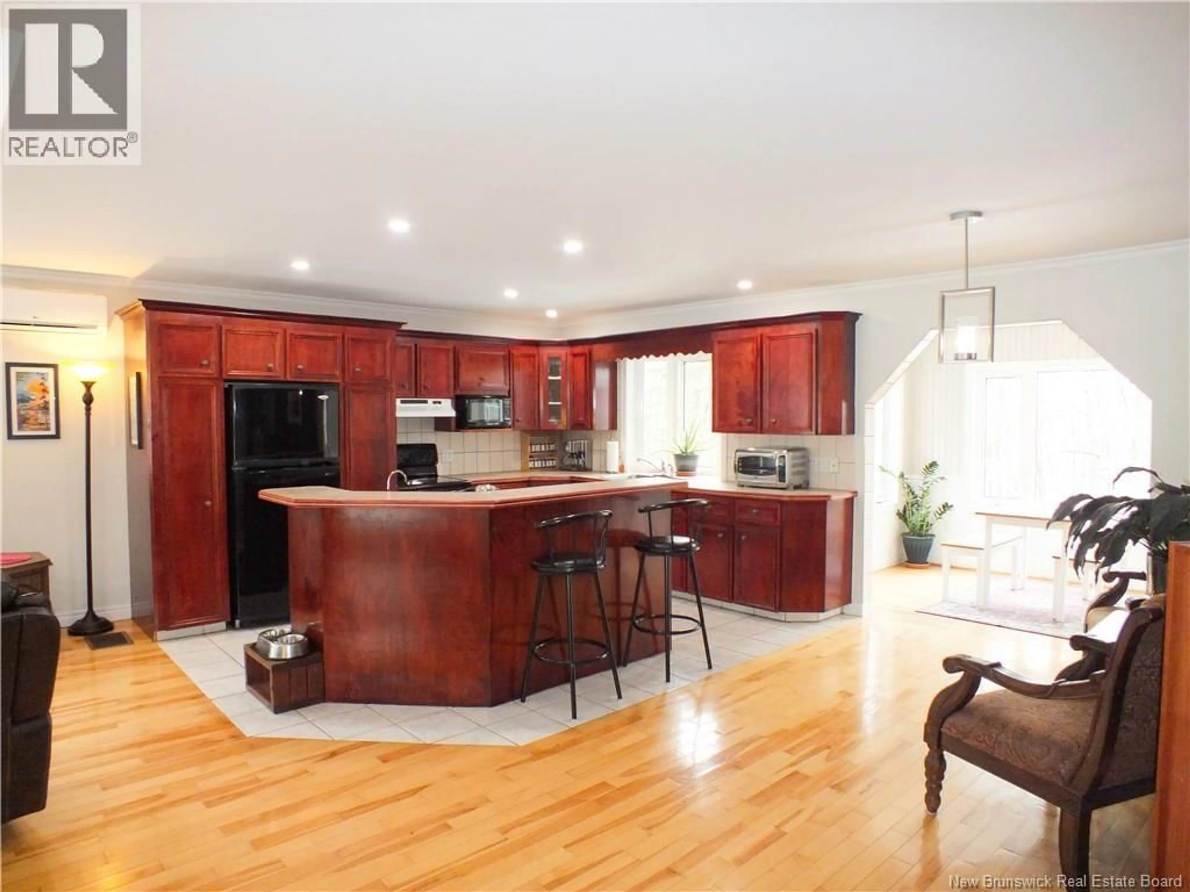 Open concept kitchen, wood/laminate floor for 28 MOUNTAIN VIEW CRESCENT, Oakland New Brunswick E7L2V8
