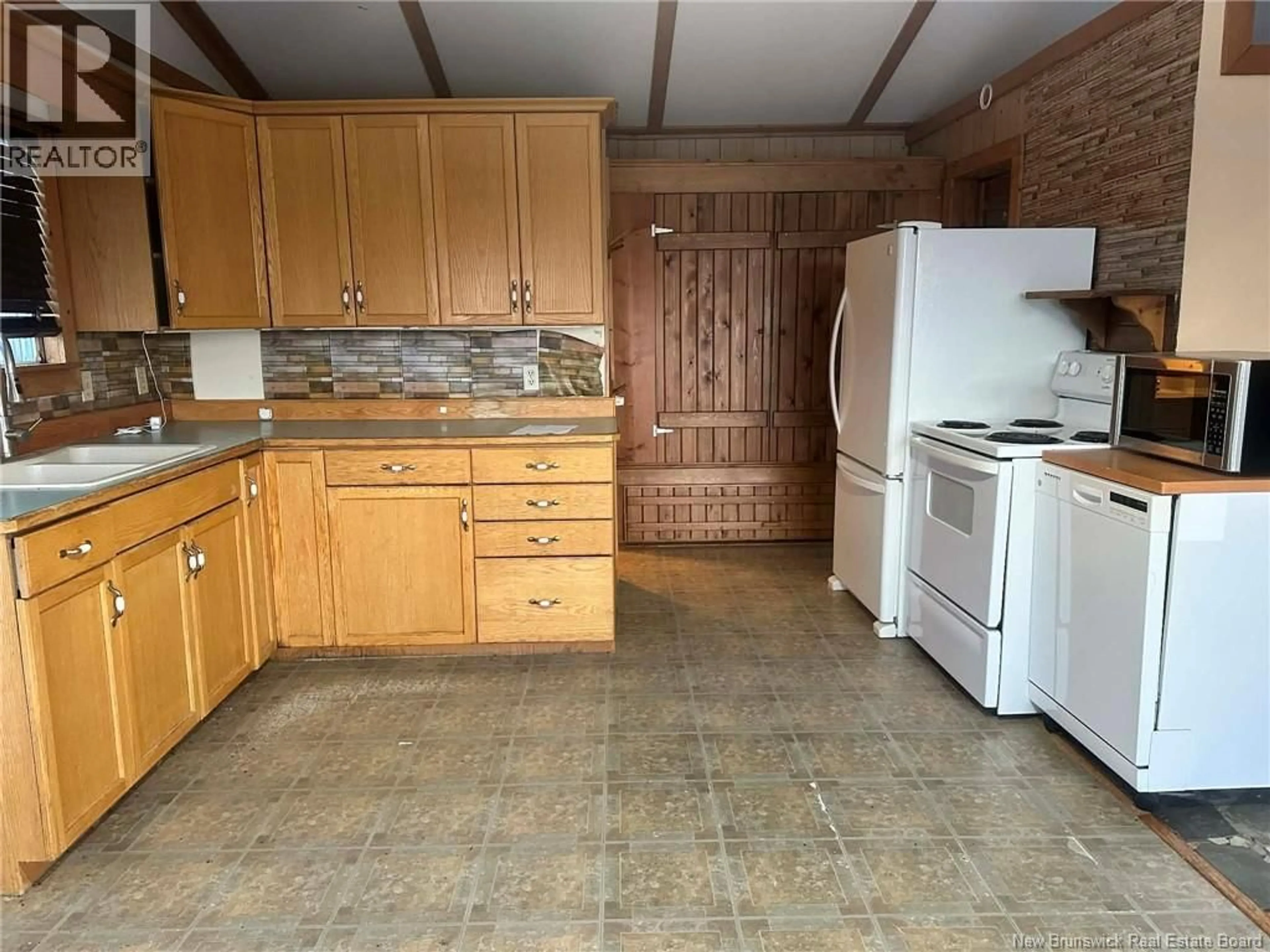 Standard kitchen, unknown for 3969 ROUTE 122, North Lake New Brunswick E6H2E6