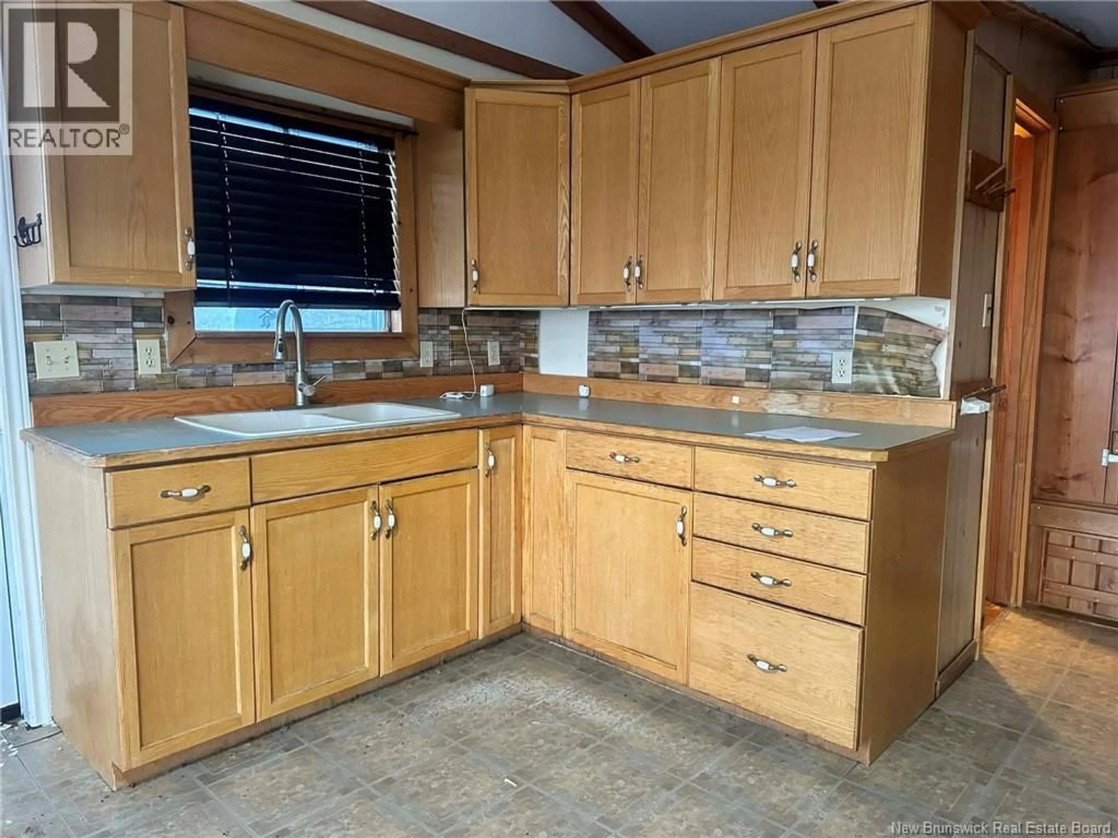 Standard kitchen, ceramic/tile floor for 3969 ROUTE 122, North Lake New Brunswick E6H2E6