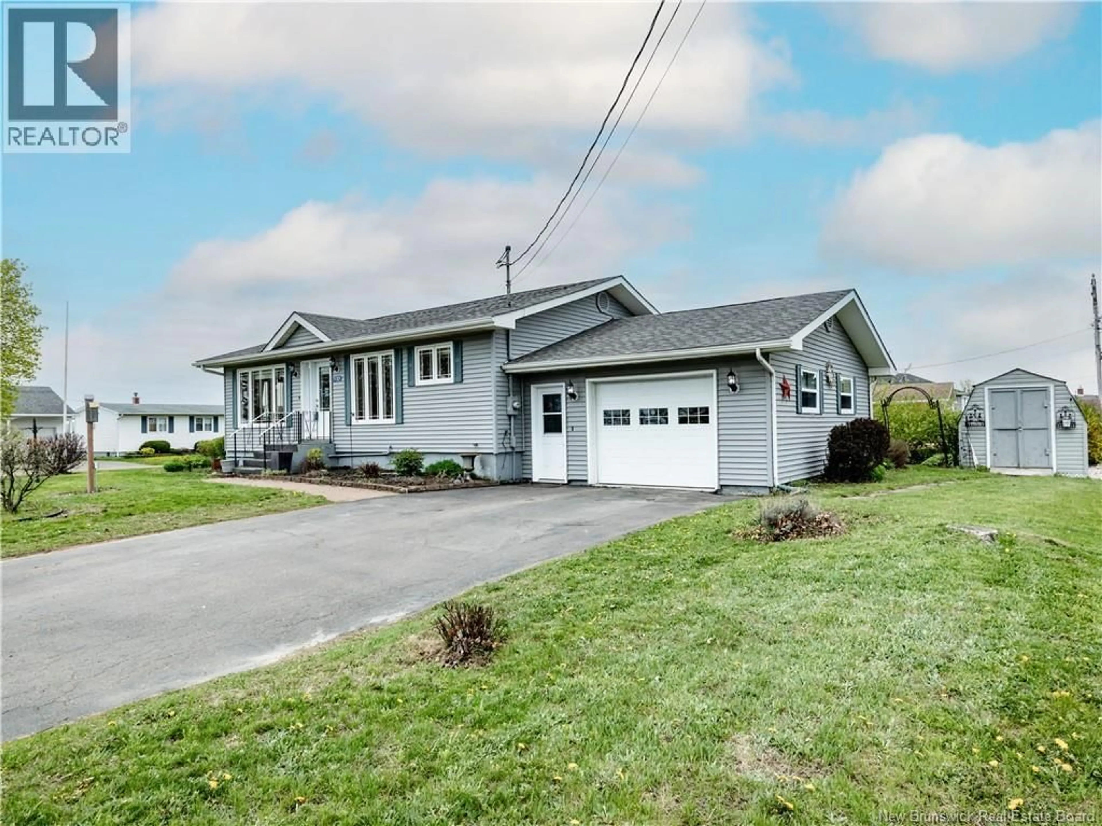 Home with vinyl exterior material, street for 9305 MAIN STREET, Richibucto New Brunswick E4W4B5