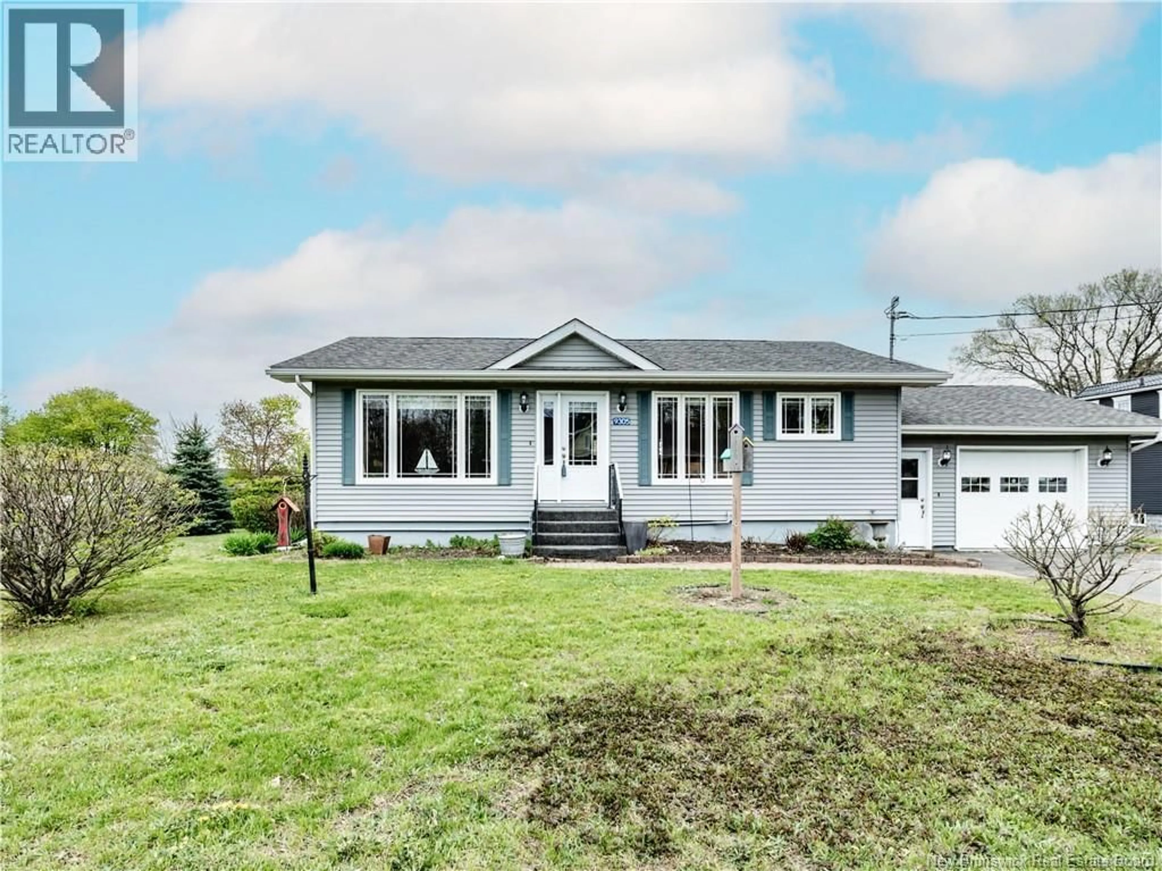 Home with vinyl exterior material, street for 9305 MAIN STREET, Richibucto New Brunswick E4W4B5