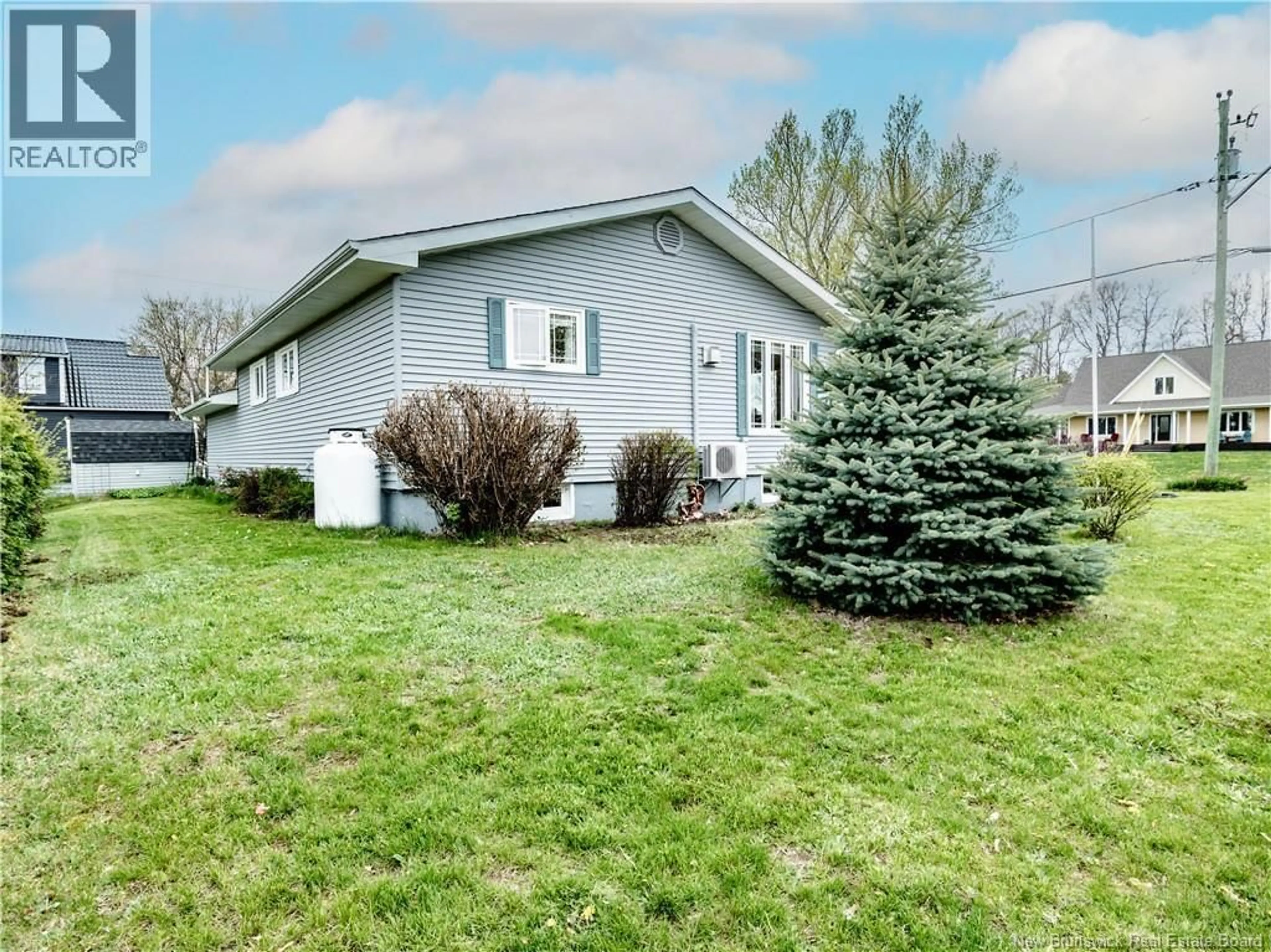 Home with vinyl exterior material, street for 9305 MAIN STREET, Richibucto New Brunswick E4W4B5