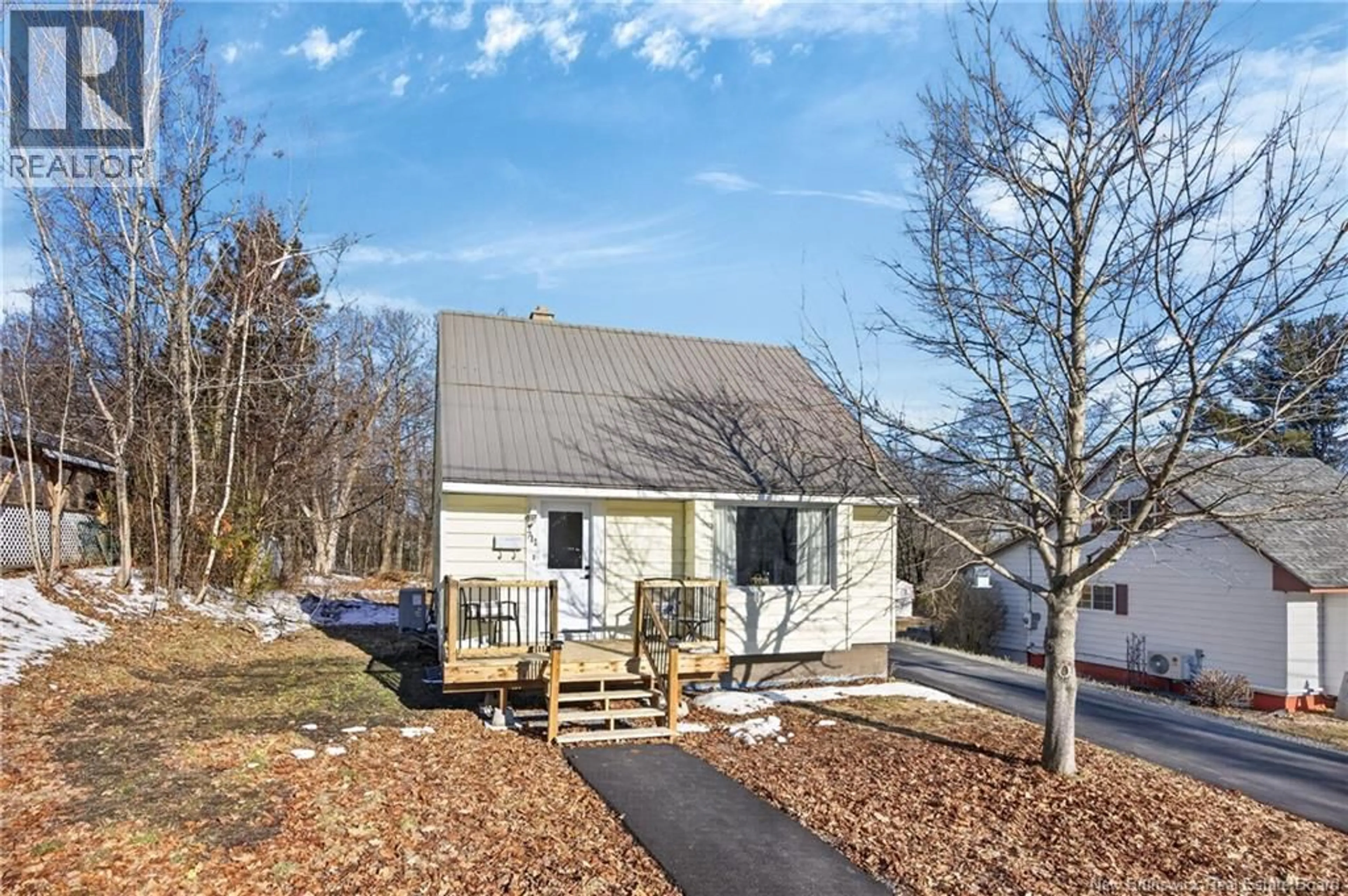 A pic from outside/outdoor area/front of a property/back of a property/a pic from drone, street for 711 KITCHEN STREET, Fredericton New Brunswick E3B3Z6