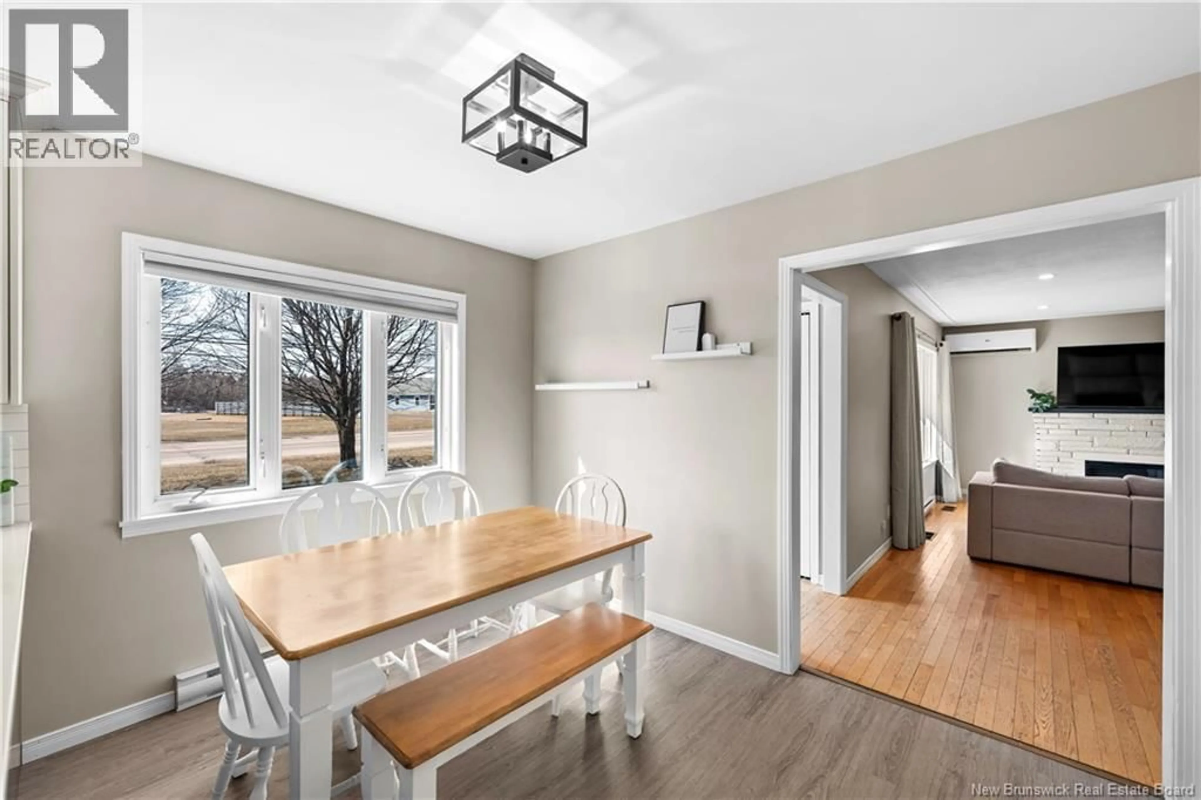 Dining room, wood/laminate floor for 2260 ACADIE, Cap-Pelé New Brunswick E4N1C2