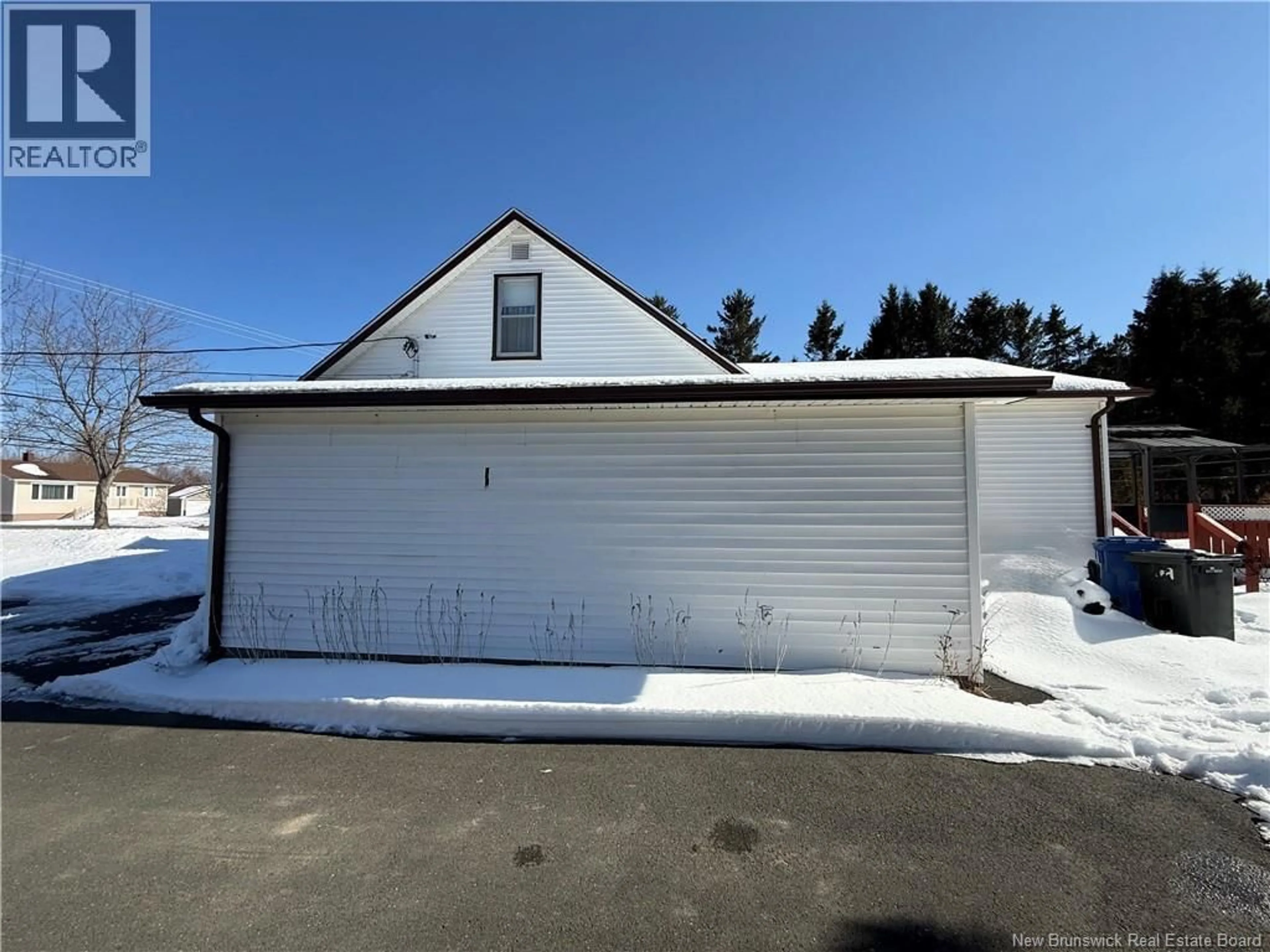 Indoor garage for 3783 RUE PRINCIPALE, Tracadie New Brunswick E1X1E3