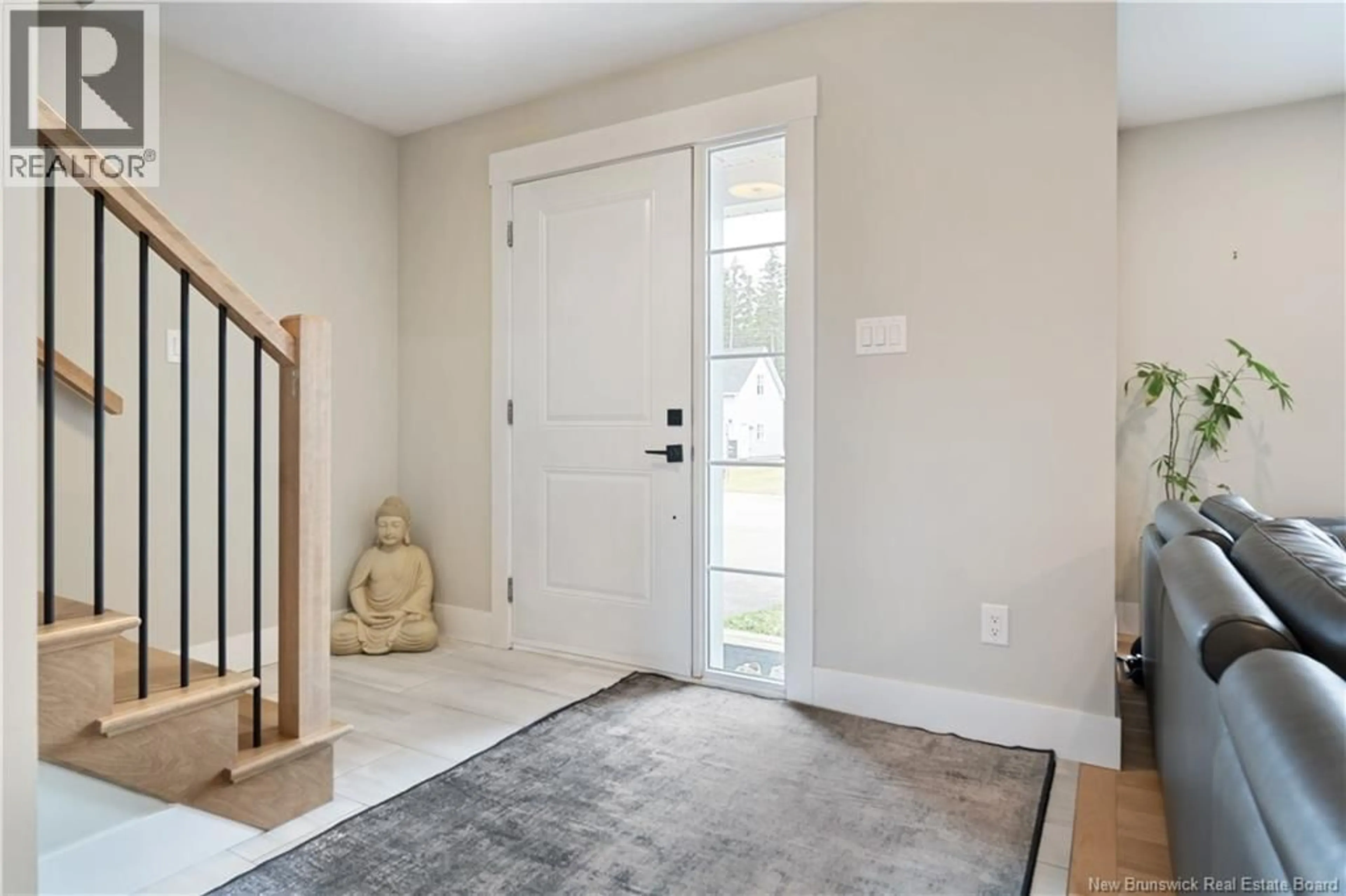 Indoor entryway for 124 DES ELEVES, Dieppe New Brunswick E1A4V6