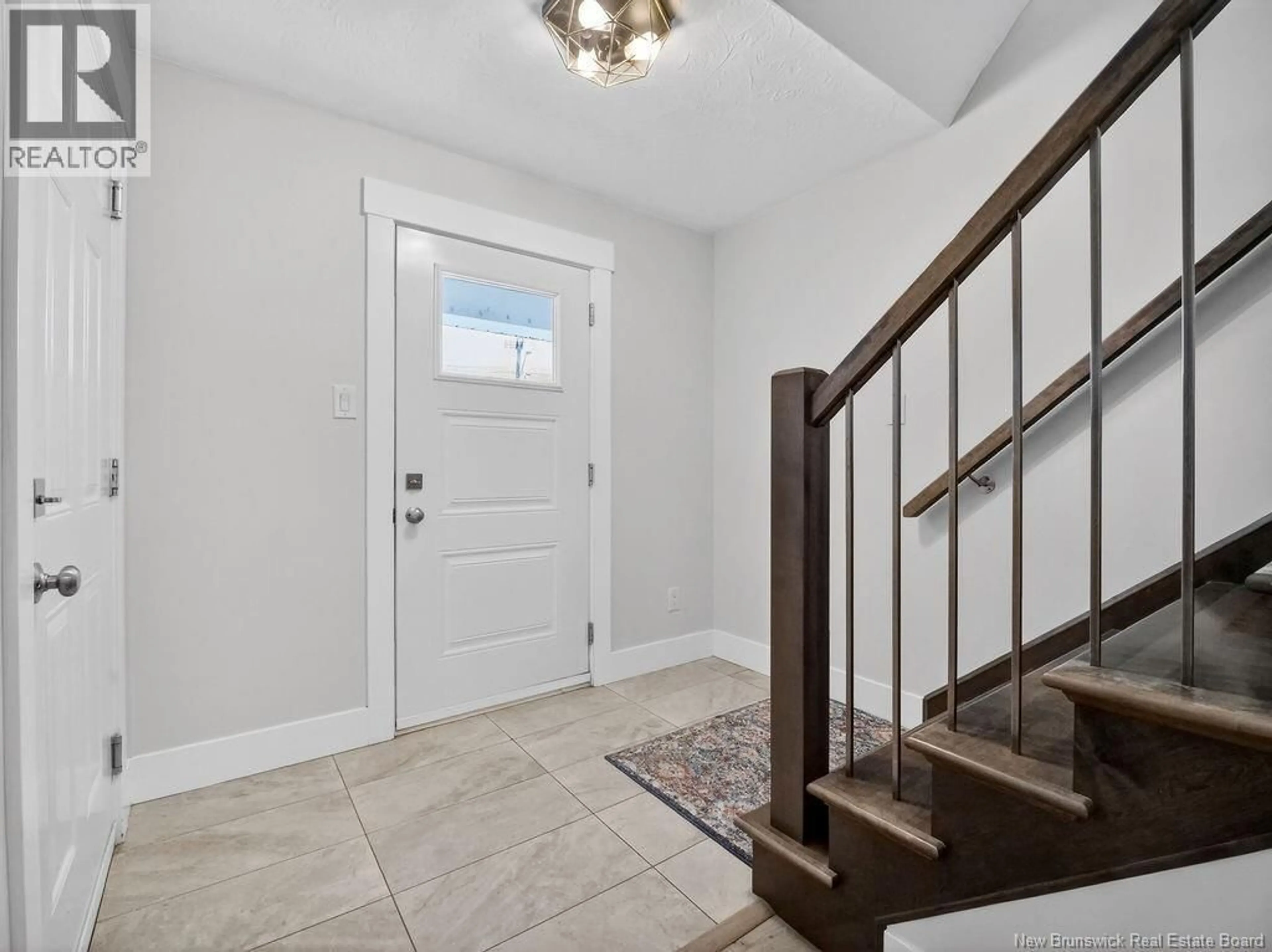 Indoor entryway for 484 MAPLEHURST DRIVE, Moncton New Brunswick E1G0E5