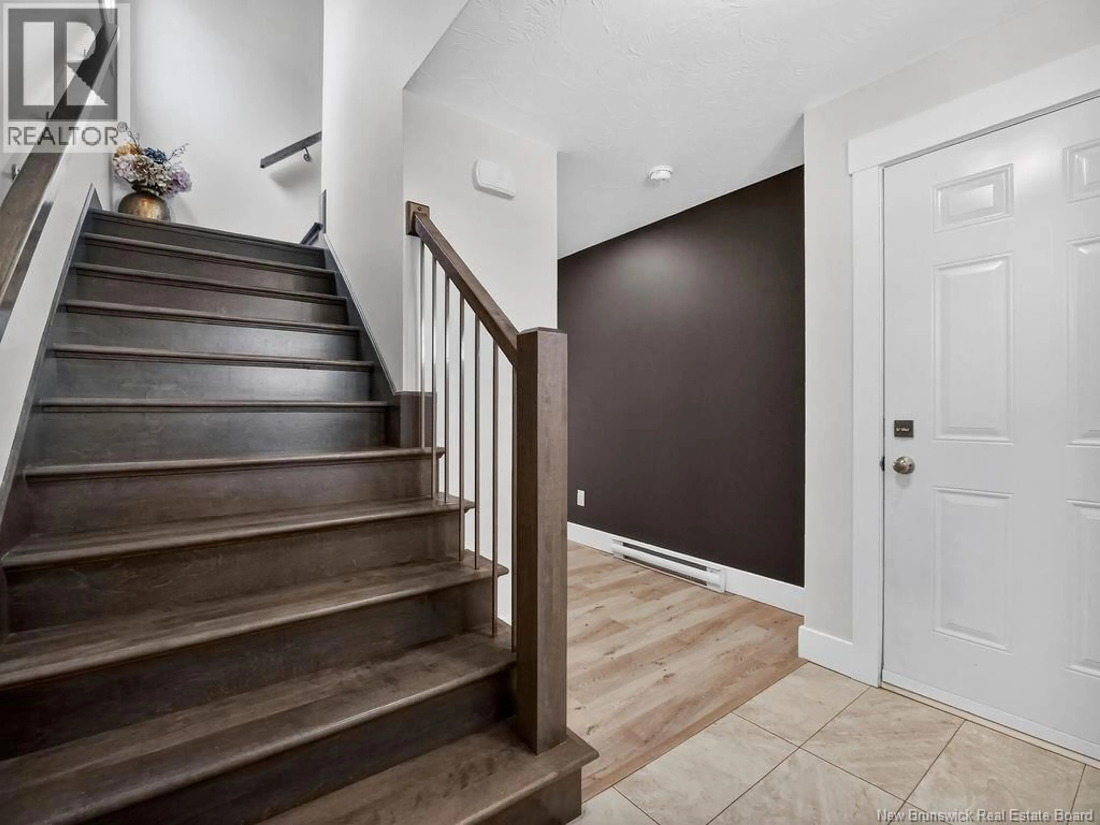 Indoor entryway for 484 MAPLEHURST DRIVE, Moncton New Brunswick E1G0E5