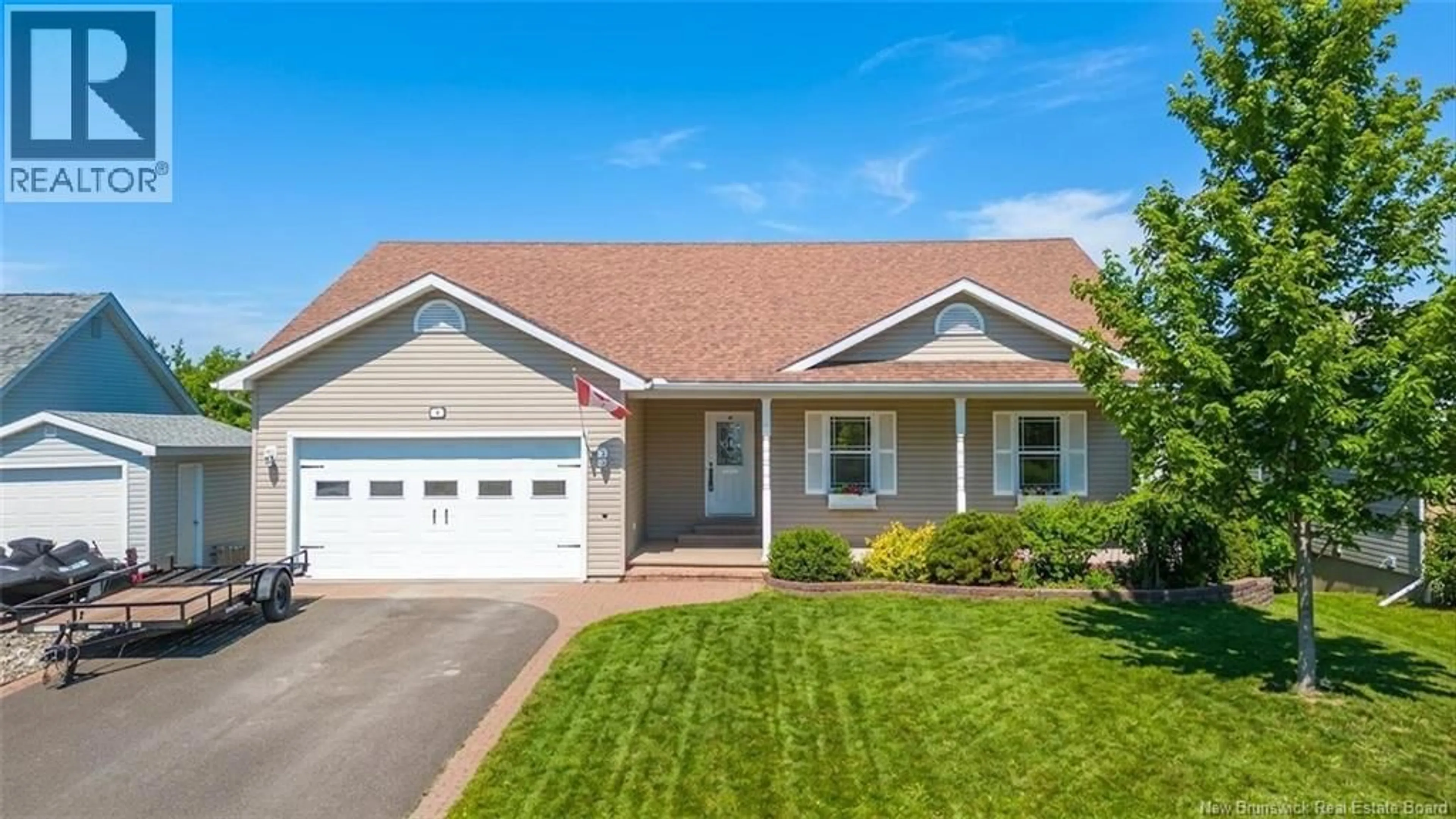 Home with vinyl exterior material, street for 38 CHATHAM AVENUE, Oromocto New Brunswick E2V2S3