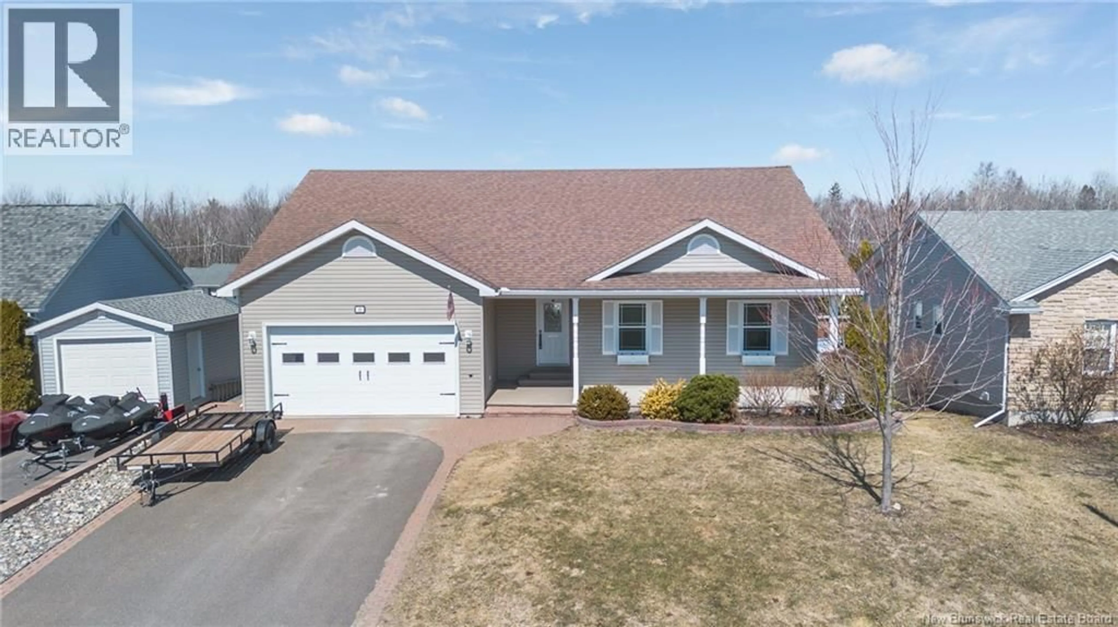 Home with vinyl exterior material, street for 38 CHATHAM AVENUE, Oromocto New Brunswick E2V2S3