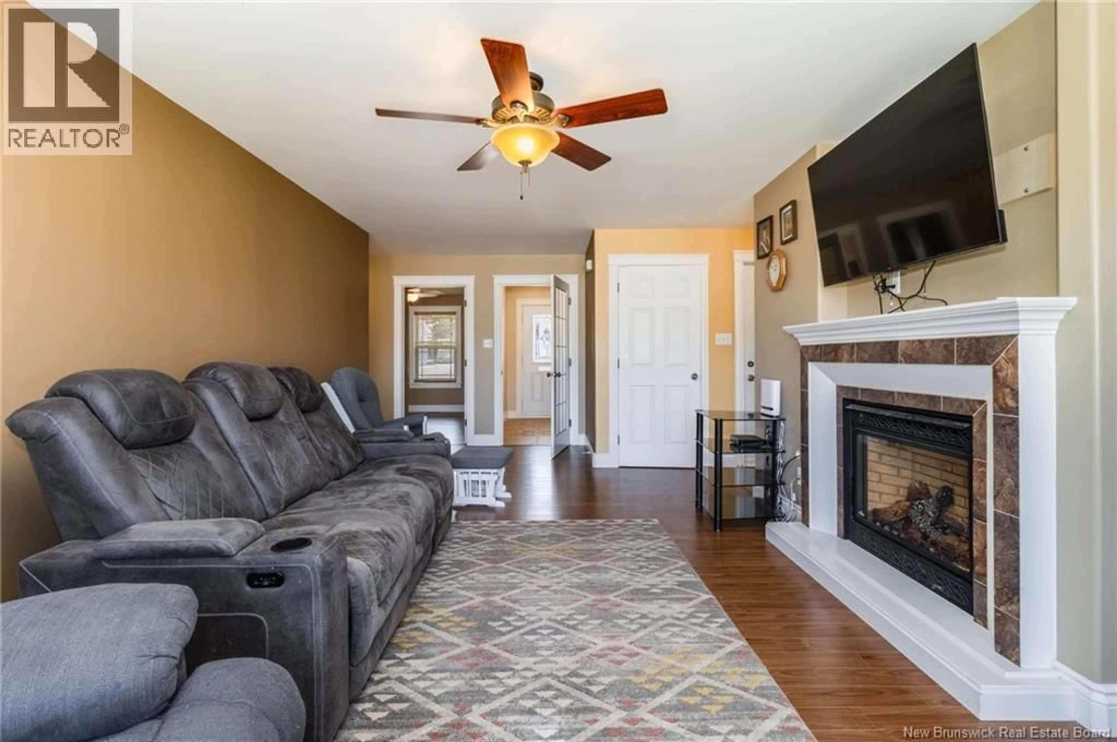 Living room with furniture, unknown for 38 CHATHAM AVENUE, Oromocto New Brunswick E2V2S3