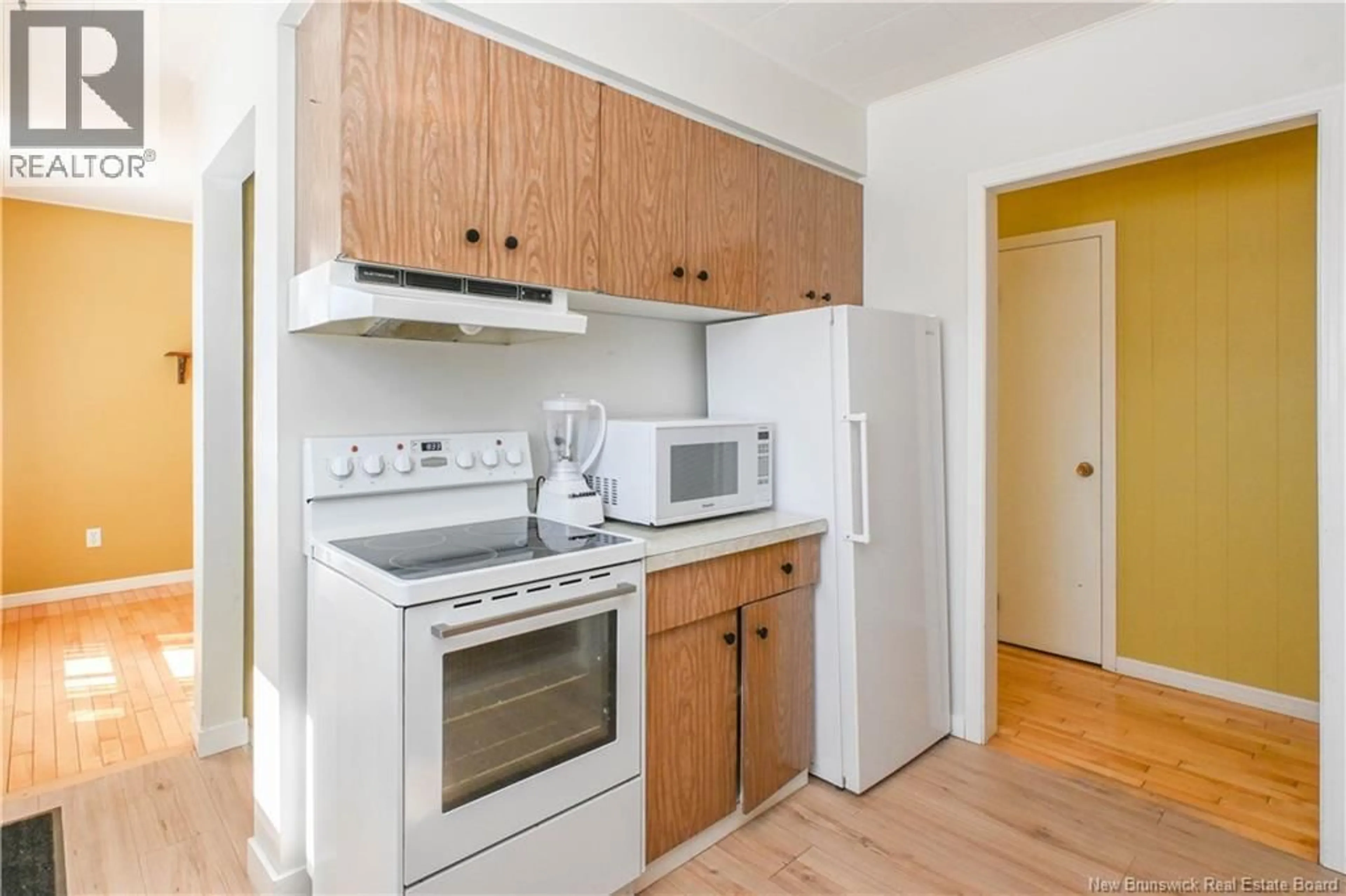 Standard kitchen, wood/laminate floor for 148 DES PINS STREET, Shippagan New Brunswick E8S1K2