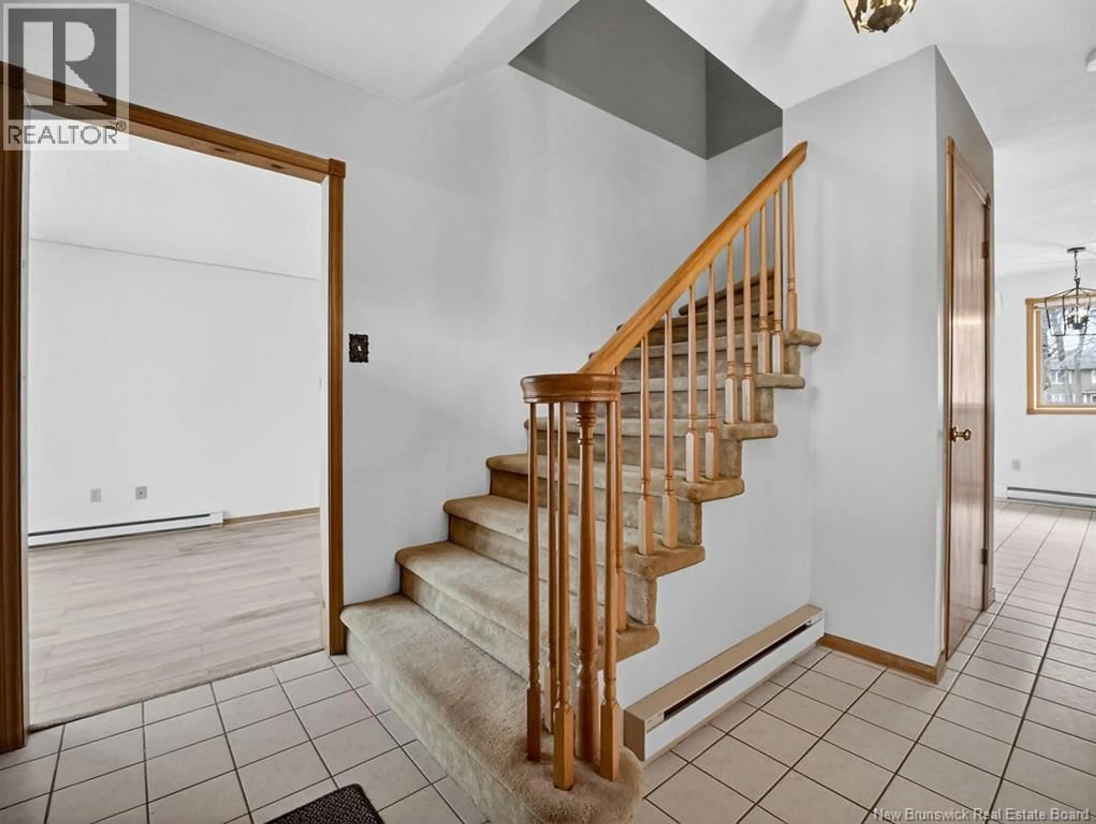 Indoor foyer for 39 HAYDEN DRIVE, Moncton New Brunswick E1E4E9