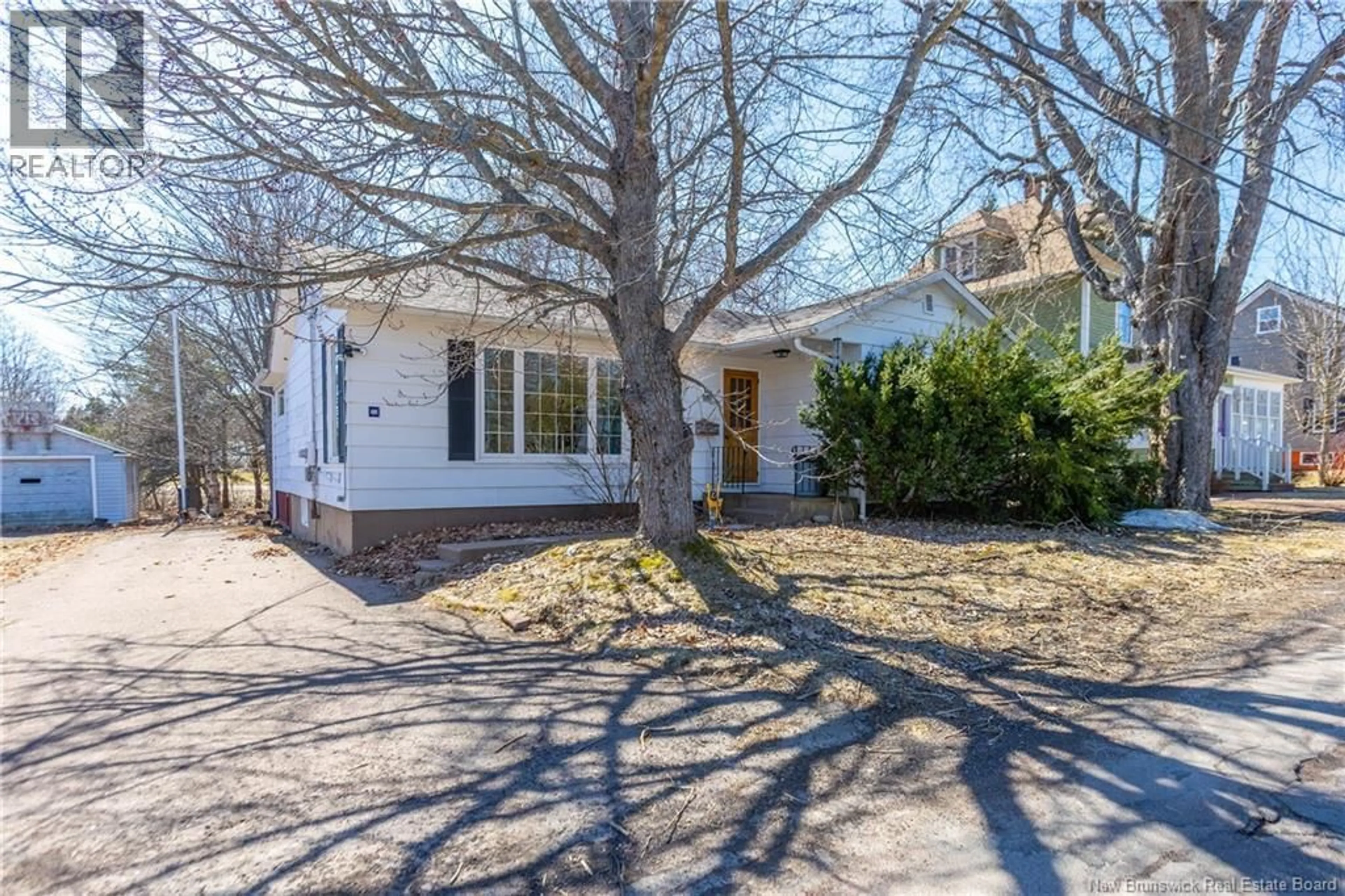 Home with vinyl exterior material, street for 32 UNION STREET, Sackville New Brunswick E4L4M4