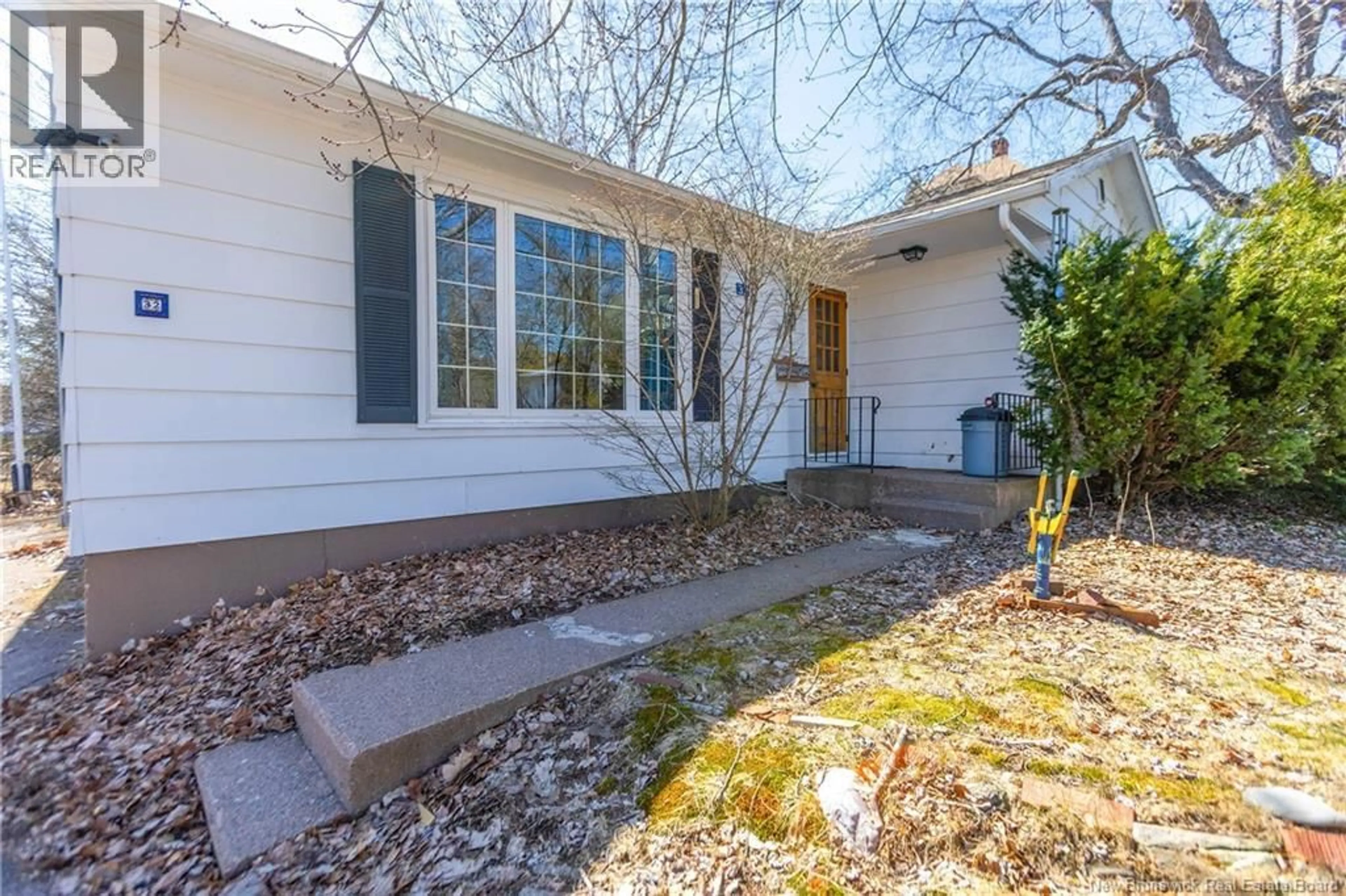 Home with vinyl exterior material, street for 32 UNION STREET, Sackville New Brunswick E4L4M4