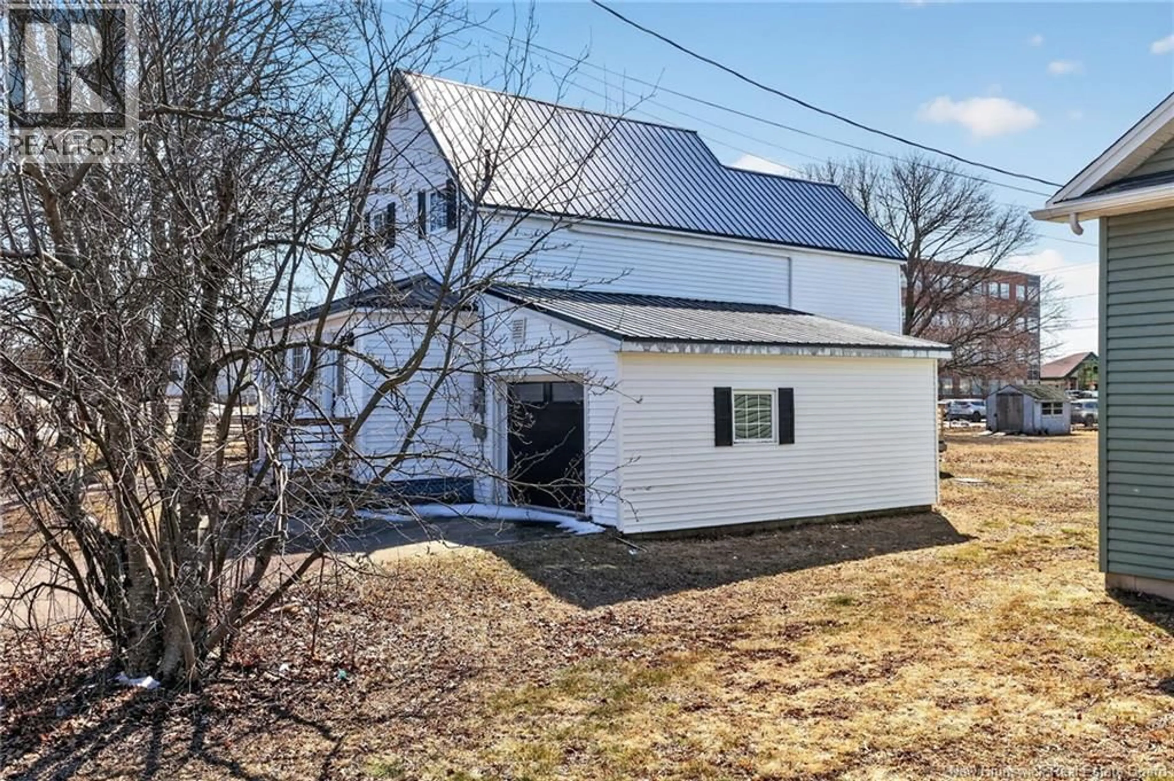 A pic from outside/outdoor area/front of a property/back of a property/a pic from drone, building for 73 GALLAGHER STREET, Shediac New Brunswick E4P1S6