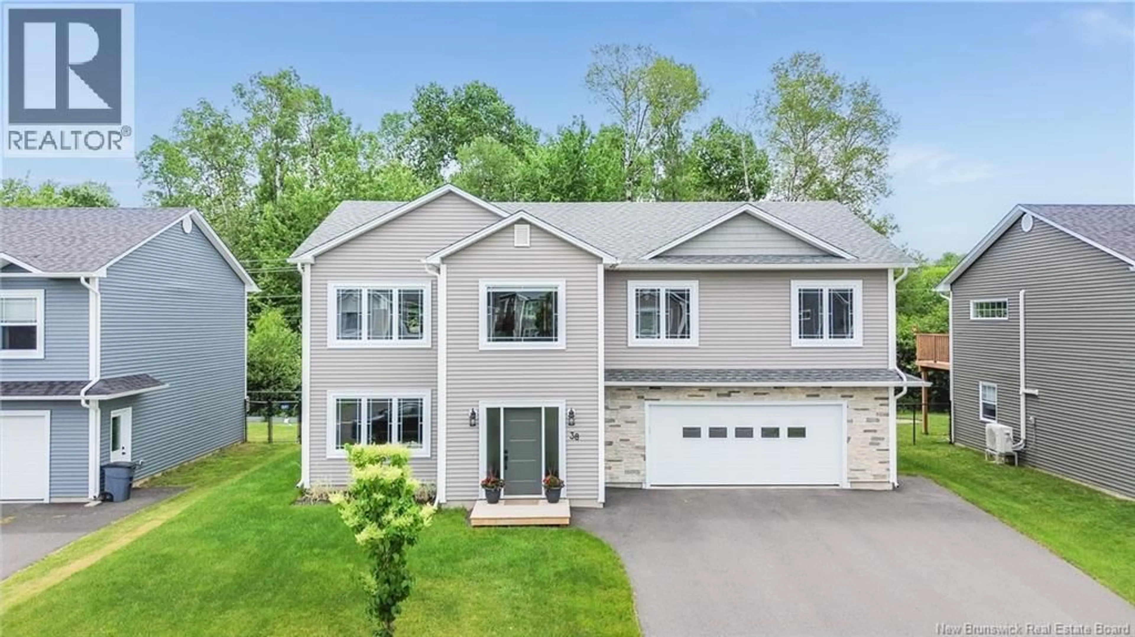 Home with vinyl exterior material, street for 38 DOHERTY DRIVE, Oromocto New Brunswick E2V0M1