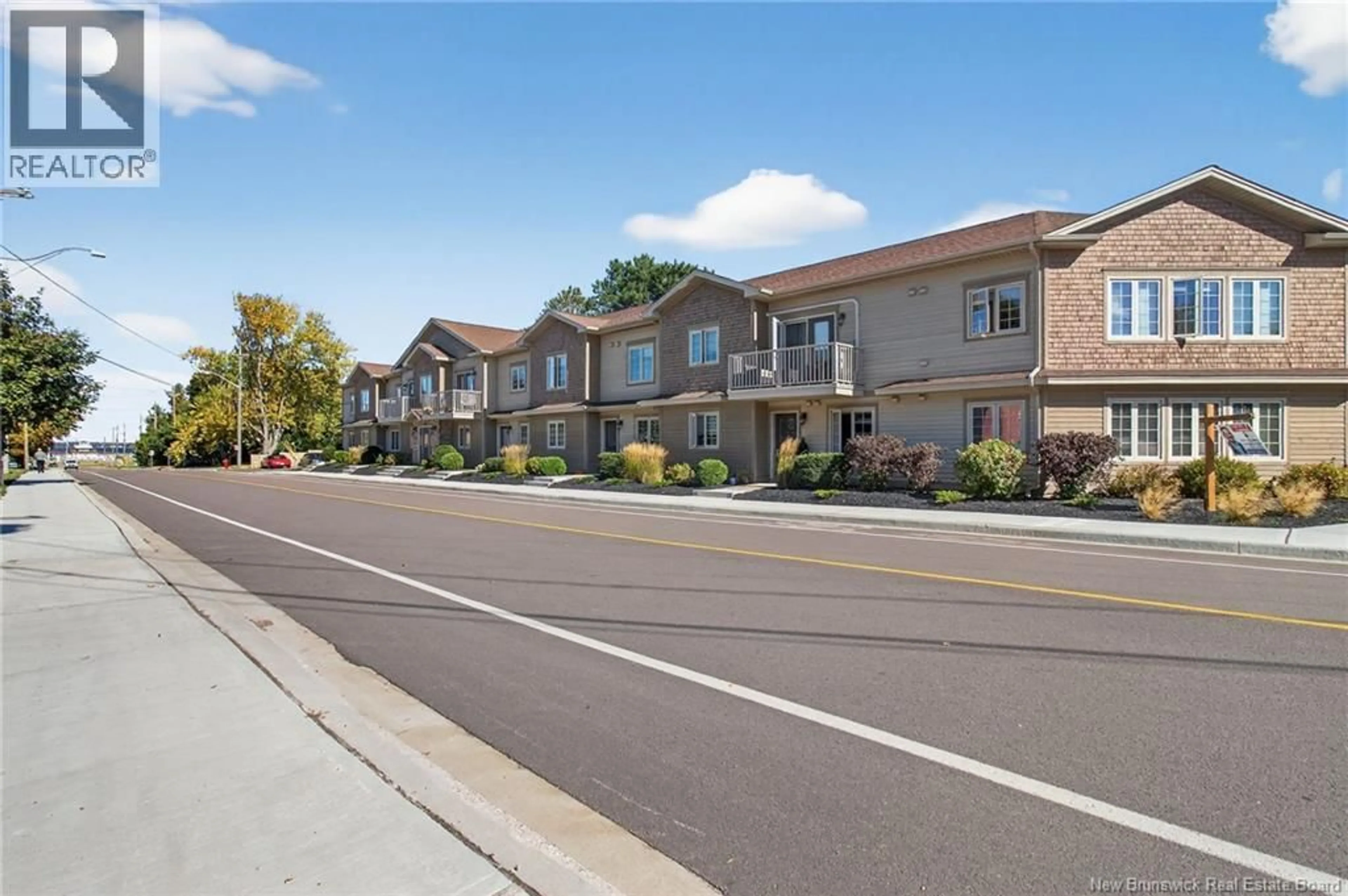 Patio, street for 201 - 98 PLEASANT STREET, Shediac New Brunswick E4P2L6