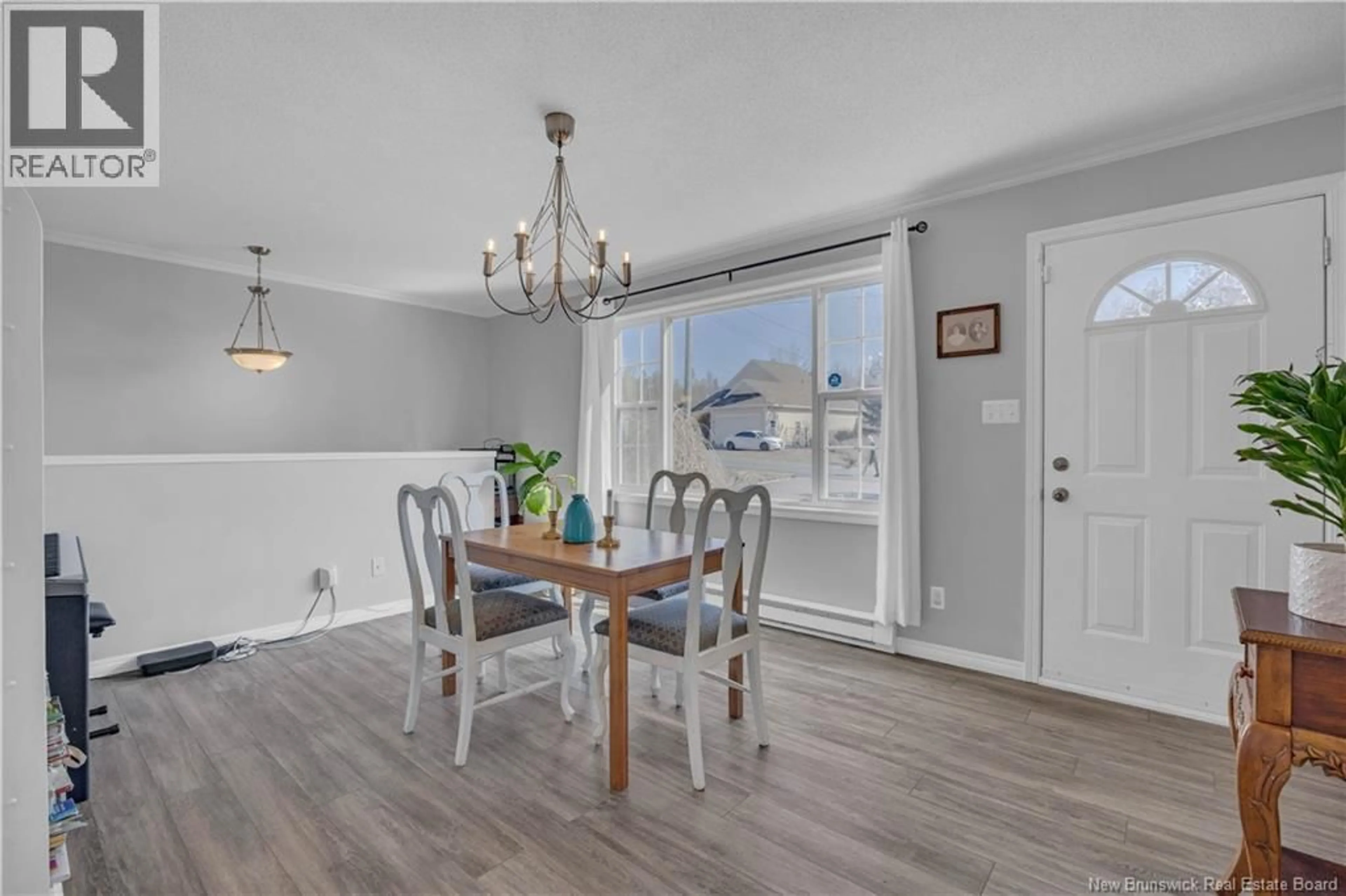Dining room, wood/laminate floor for 9 CHARLOTTE, Saint Andrews New Brunswick E5B3X4