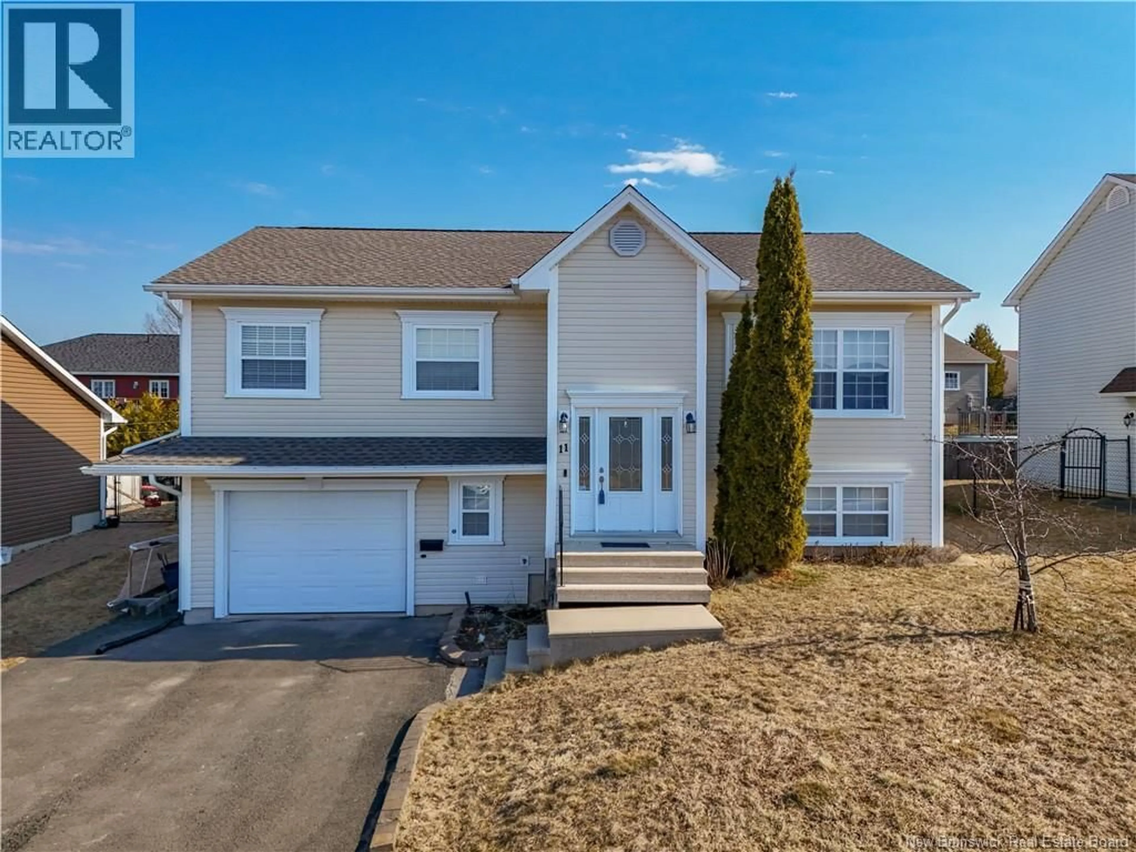 Home with vinyl exterior material, street for 11 KNOWLTON CRESCENT, Oromocto New Brunswick E2V4T1