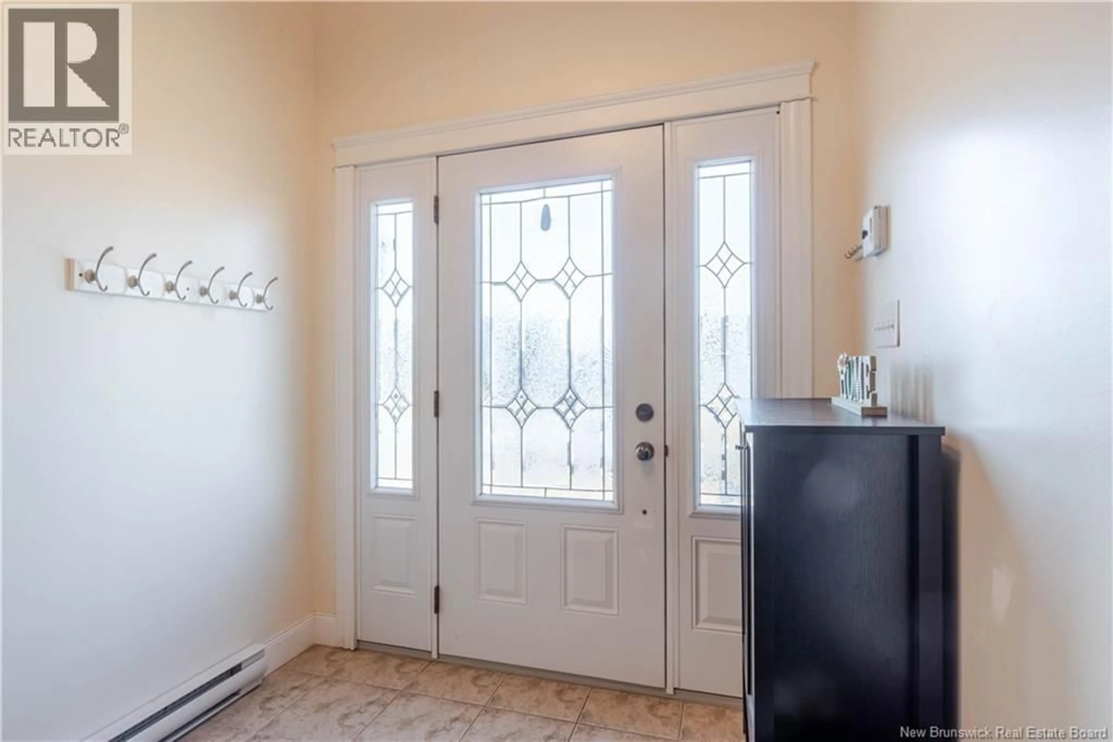 Indoor entryway for 11 KNOWLTON CRESCENT, Oromocto New Brunswick E2V4T1