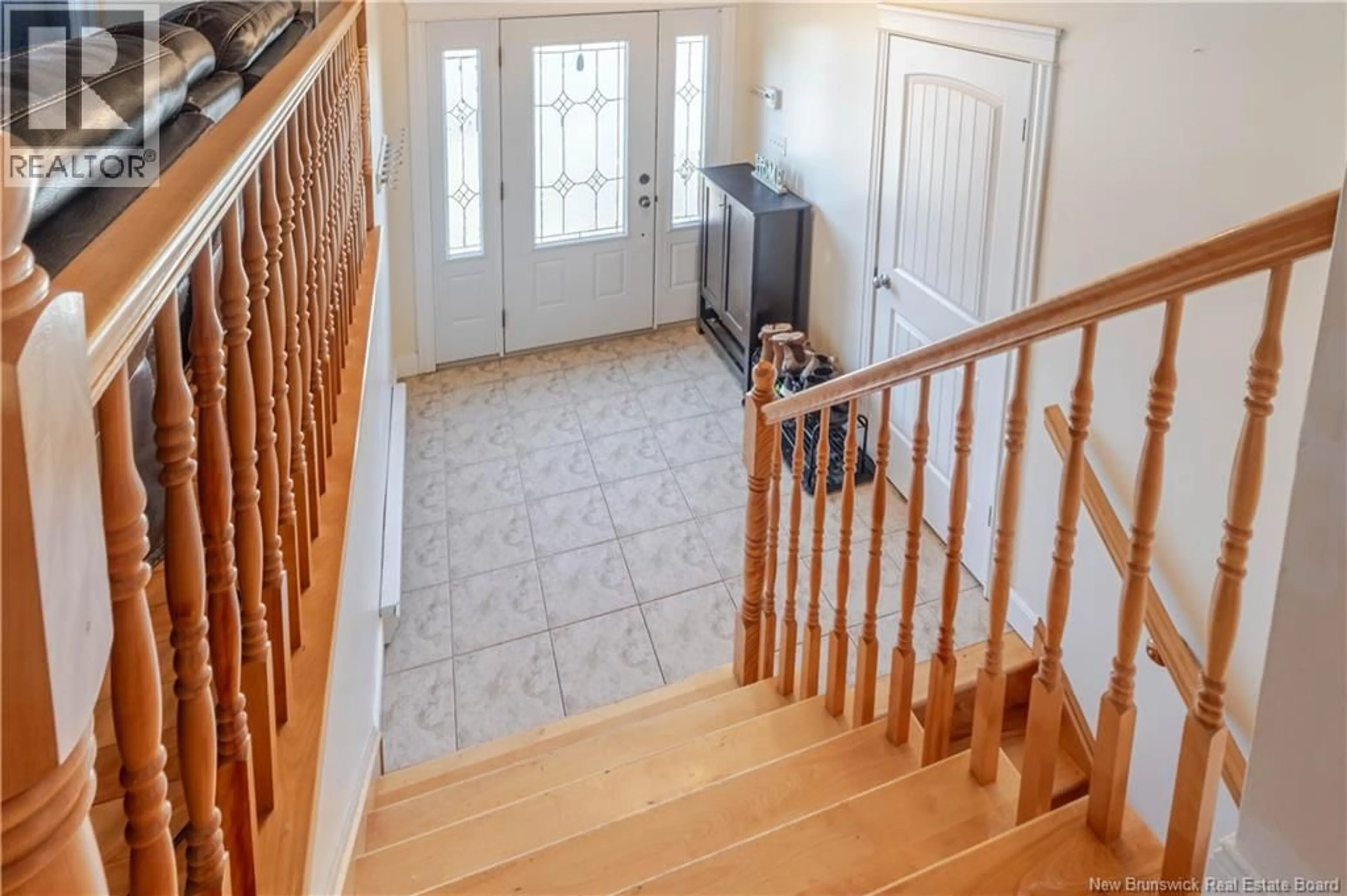 Indoor entryway for 11 KNOWLTON CRESCENT, Oromocto New Brunswick E2V4T1