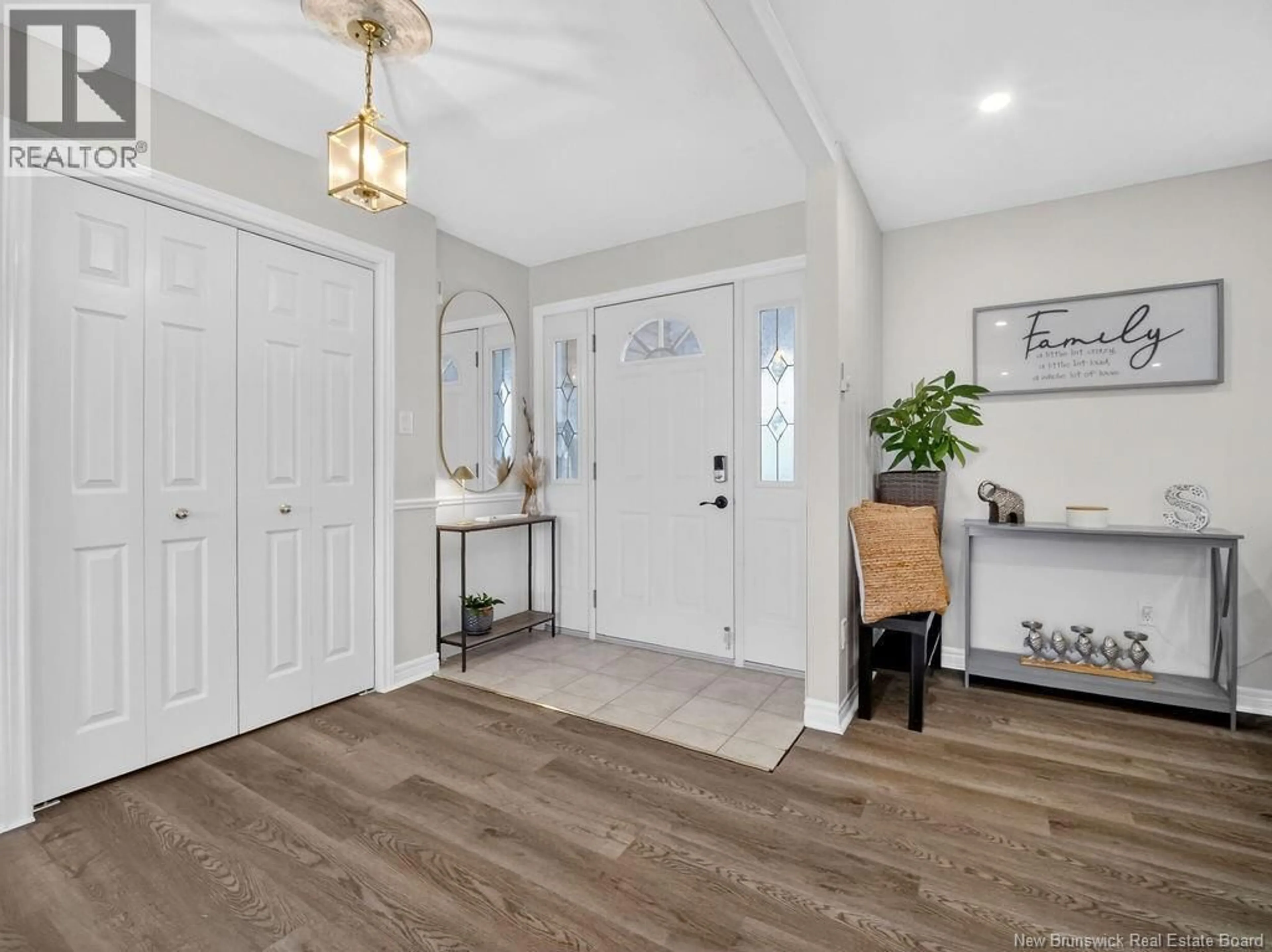 Indoor entryway for 185 TWIN OAKS DRIVE, Moncton New Brunswick E1G4W4