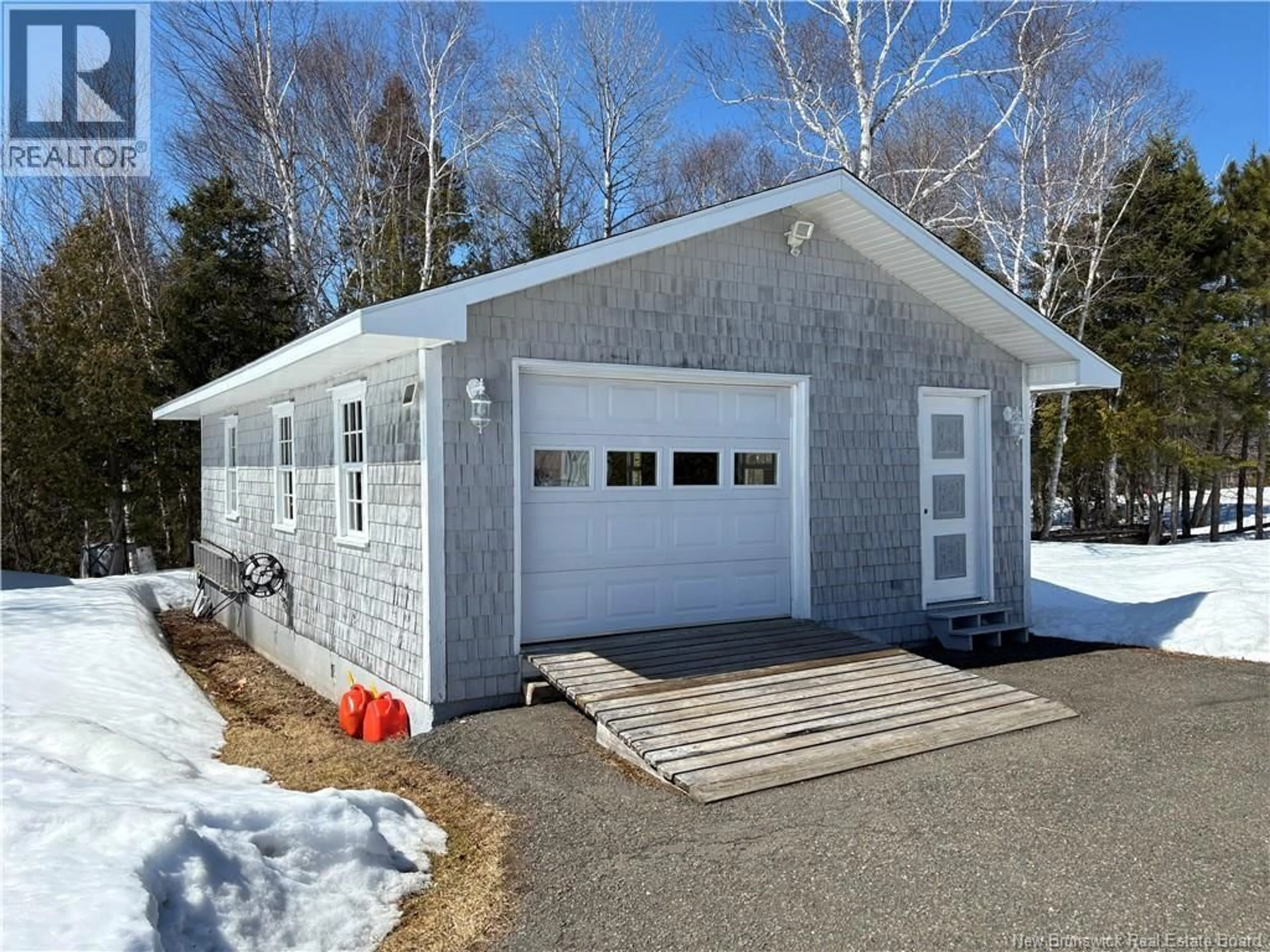 Indoor garage for 23173 ROUTE 134, Nash Creek New Brunswick E8G1B7