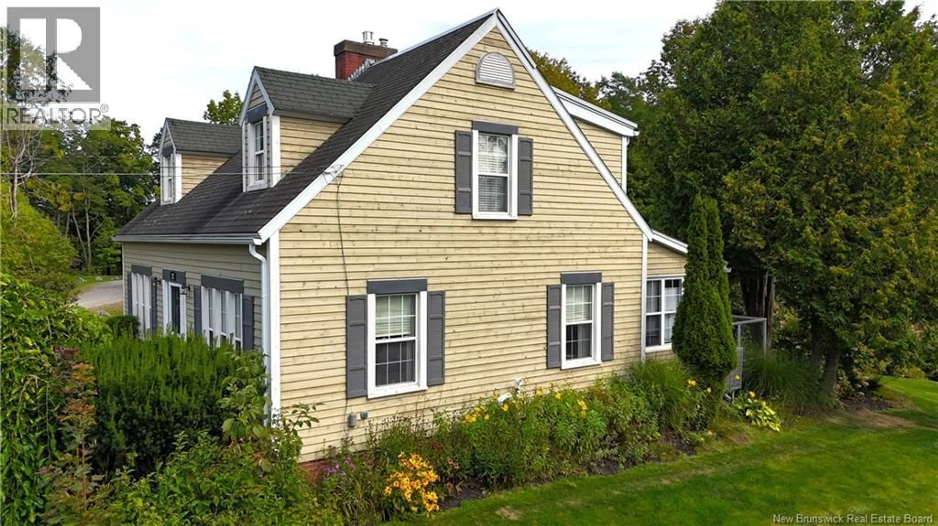 Home with vinyl exterior material, street for 272 MILLTOWN BOULEVARD, St. Stephen New Brunswick E3L1H6