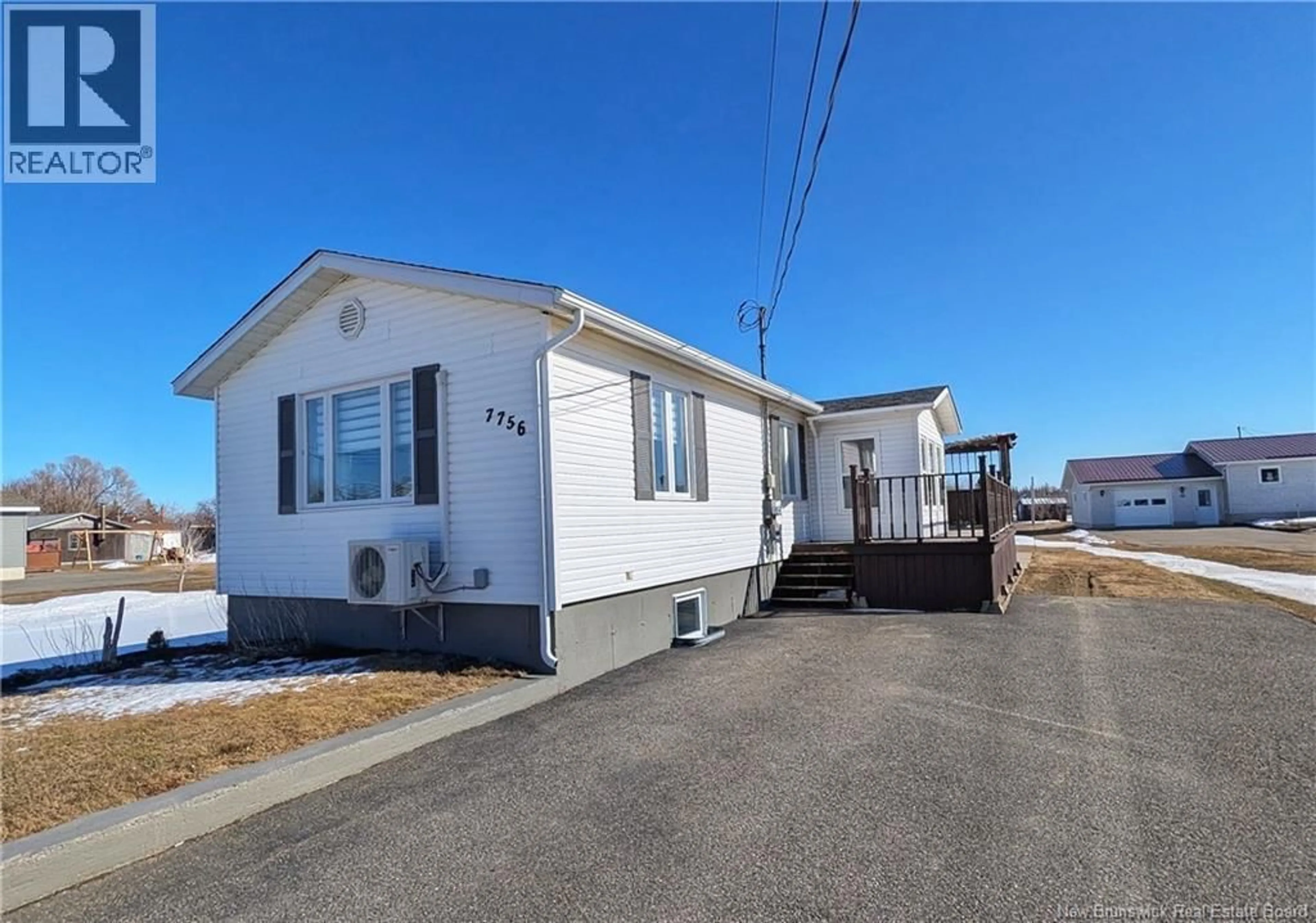 Home with vinyl exterior material, street for 7756 RUE SAINT-PAUL, Bas-Caraquet New Brunswick E1W6C9