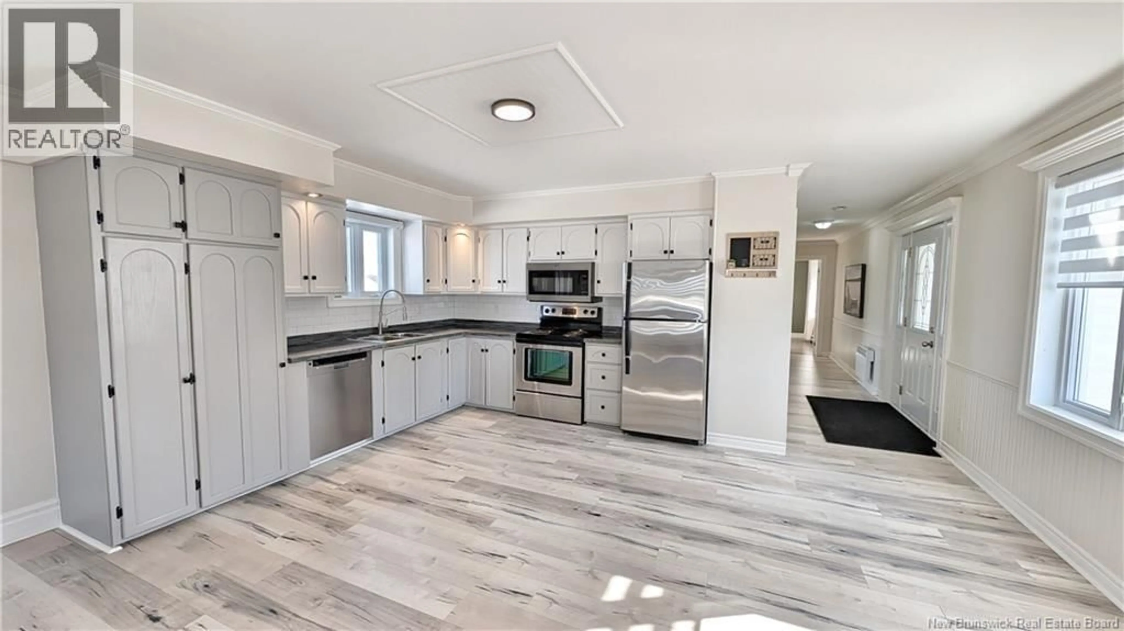 Open concept kitchen, ceramic/tile floor for 7756 RUE SAINT-PAUL, Bas-Caraquet New Brunswick E1W6C9