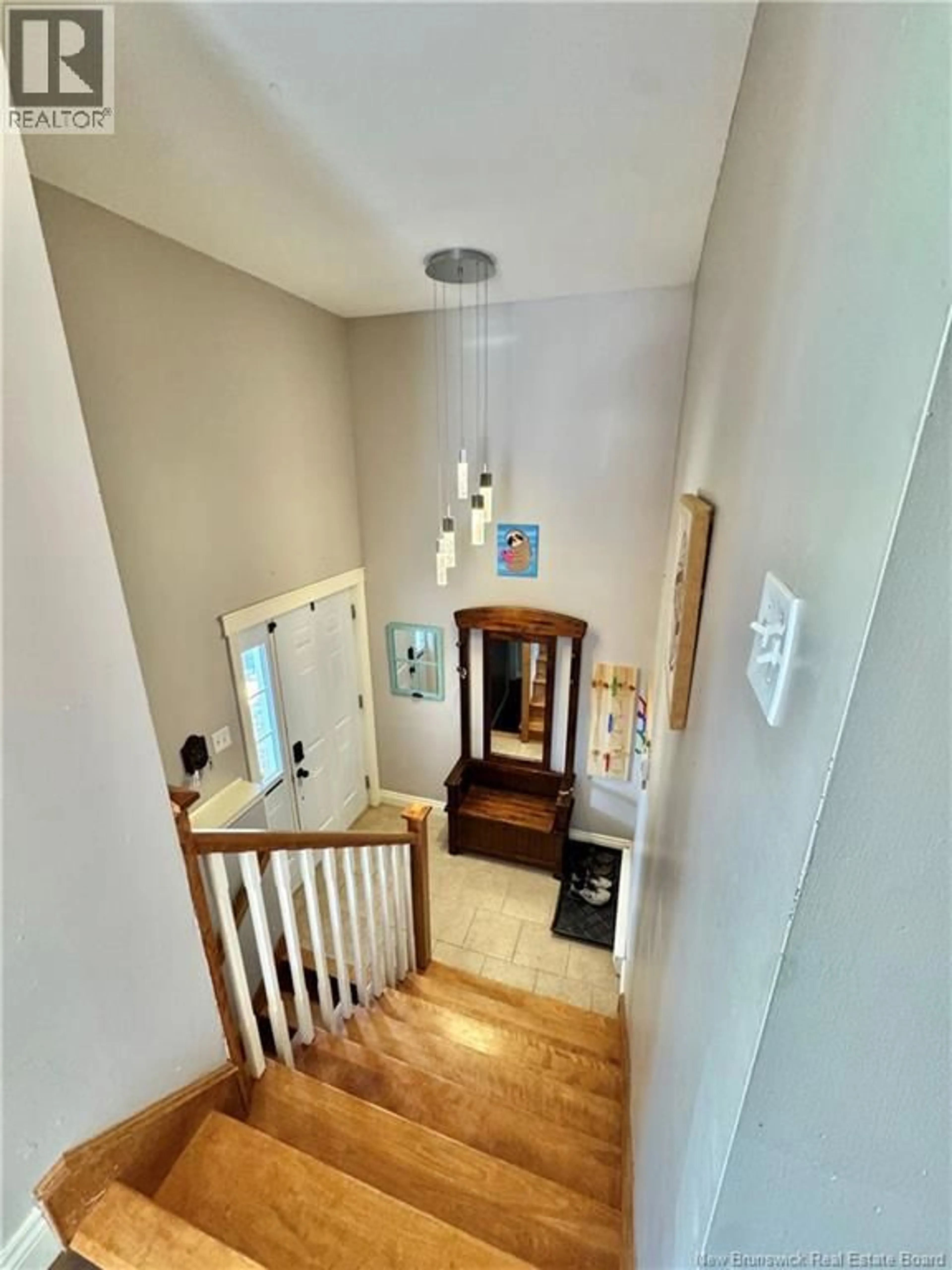 Indoor foyer for 41 ERICA CIRCLE, Oromocto New Brunswick E2V2M1