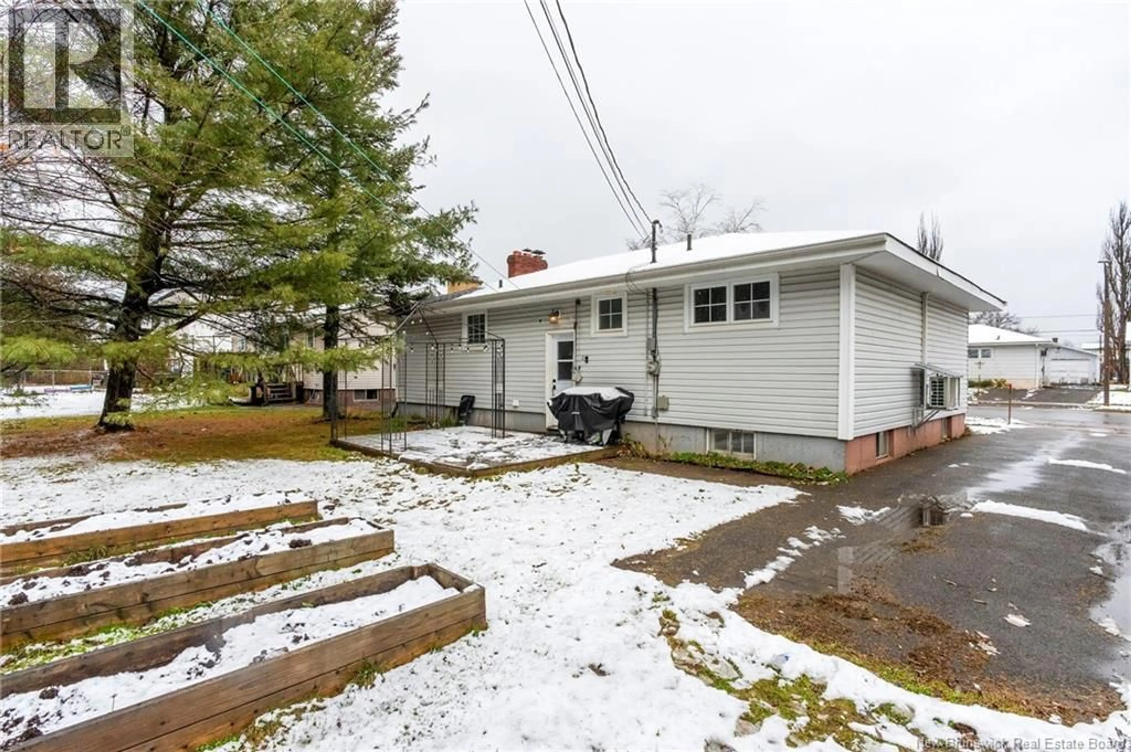 A pic from outside/outdoor area/front of a property/back of a property/a pic from drone, street for 86 AYER AVENUE, Moncton New Brunswick E1C8G8