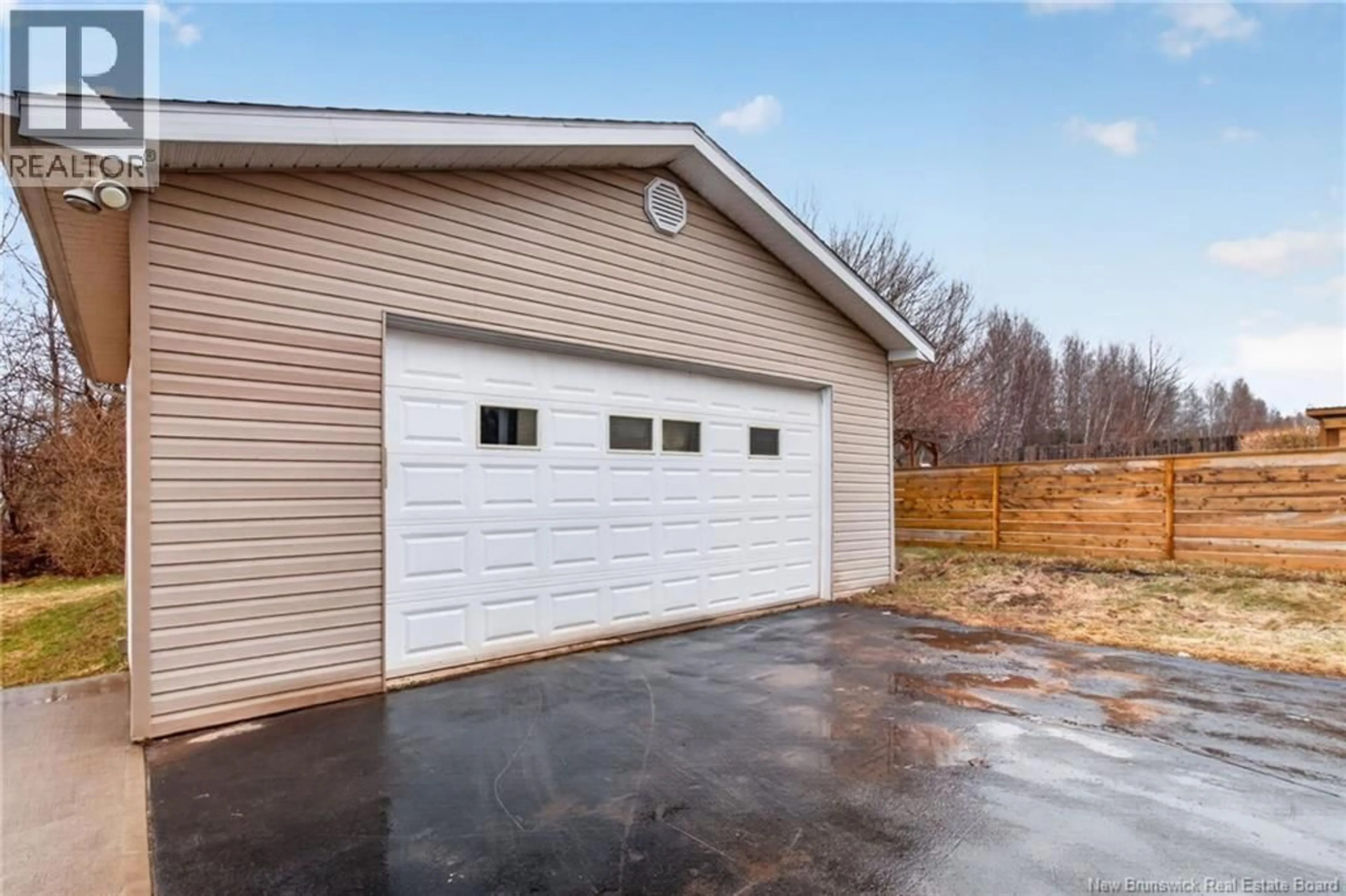 Indoor garage for 74 ANIK, Dieppe New Brunswick E1A7T6