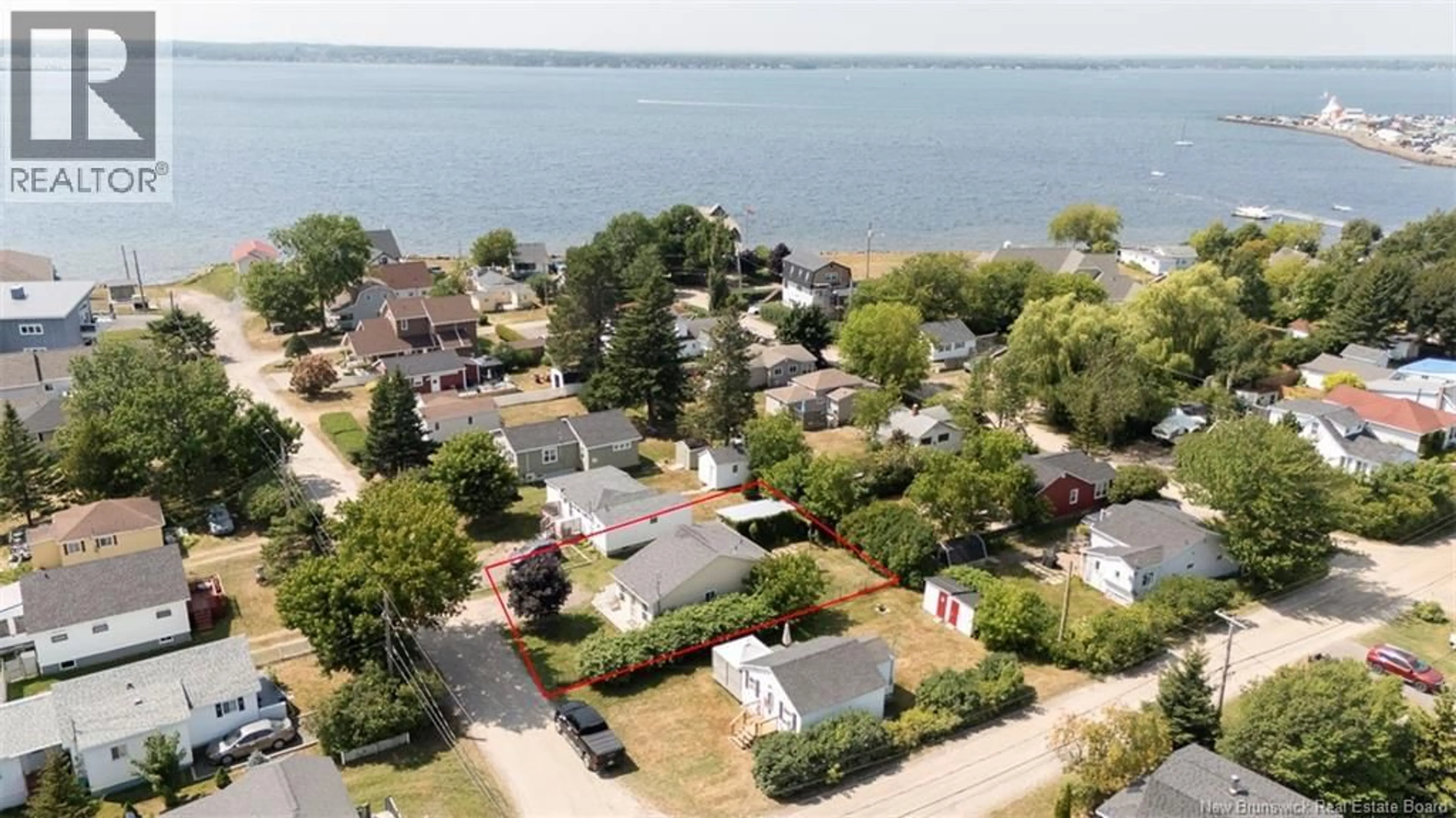 A pic from outside/outdoor area/front of a property/back of a property/a pic from drone, water/lake/river/ocean view for 7 JARVIS STREET, Pointe-Du-Chêne New Brunswick E4P4M6