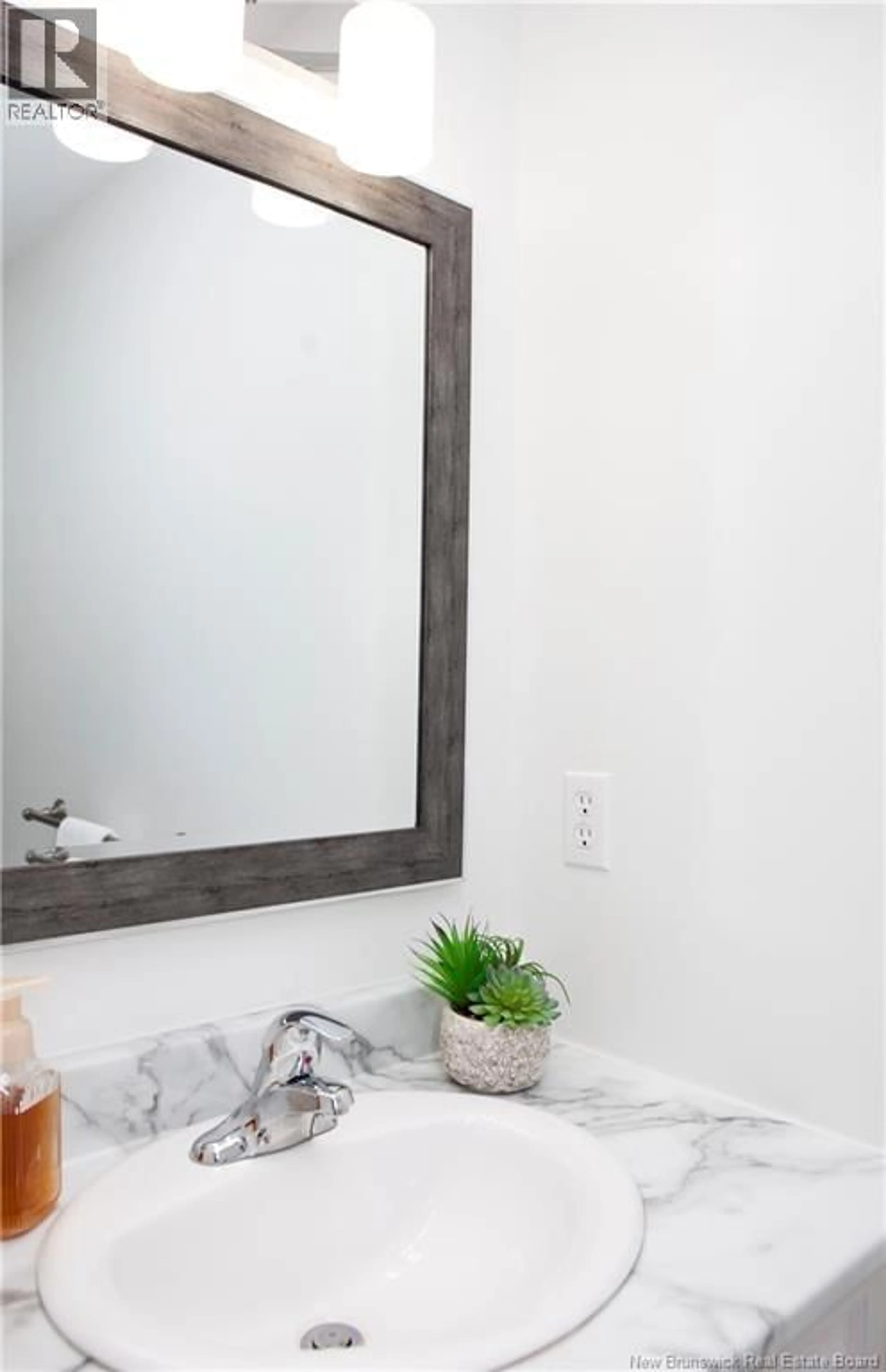 Contemporary bathroom, unknown for 428 RIVERVIEW DRIVE, Florenceville-Bristol New Brunswick E7L3M9