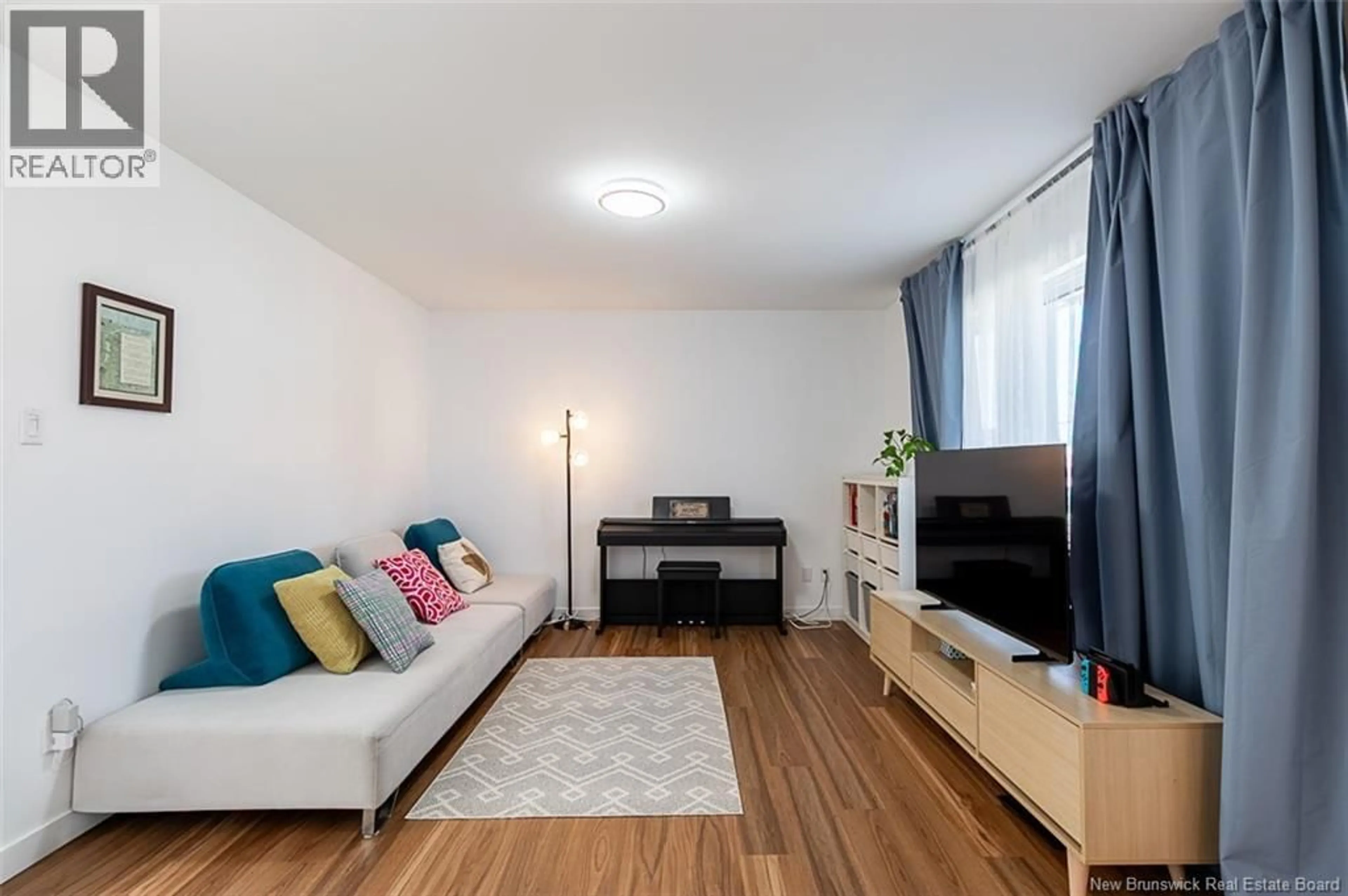 Living room with furniture, wood/laminate floor for 18 SIMPSON, Riverview New Brunswick E1B4P2